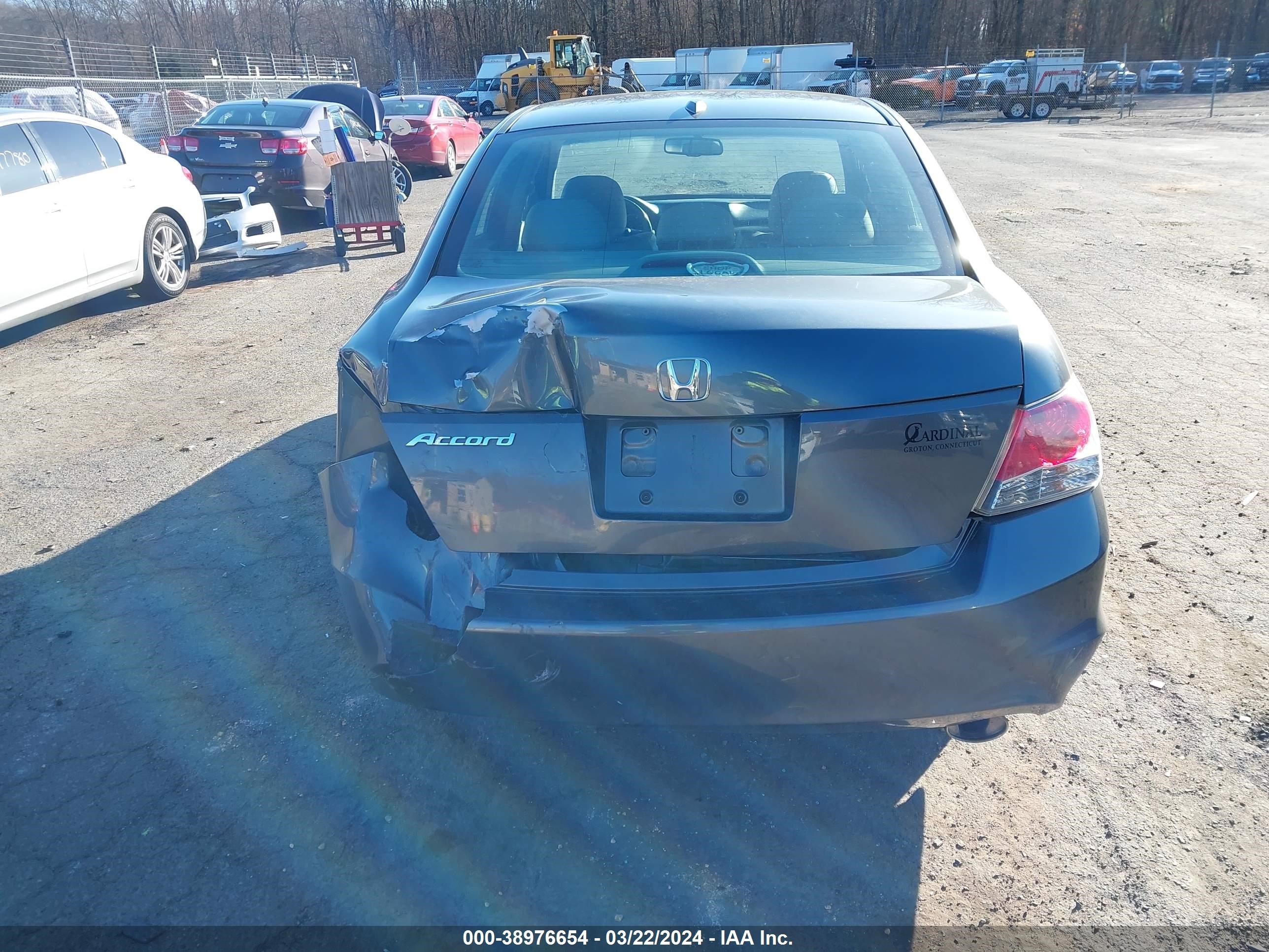 Photo 5 VIN: 1HGCP2F8XAA046935 - HONDA ACCORD 