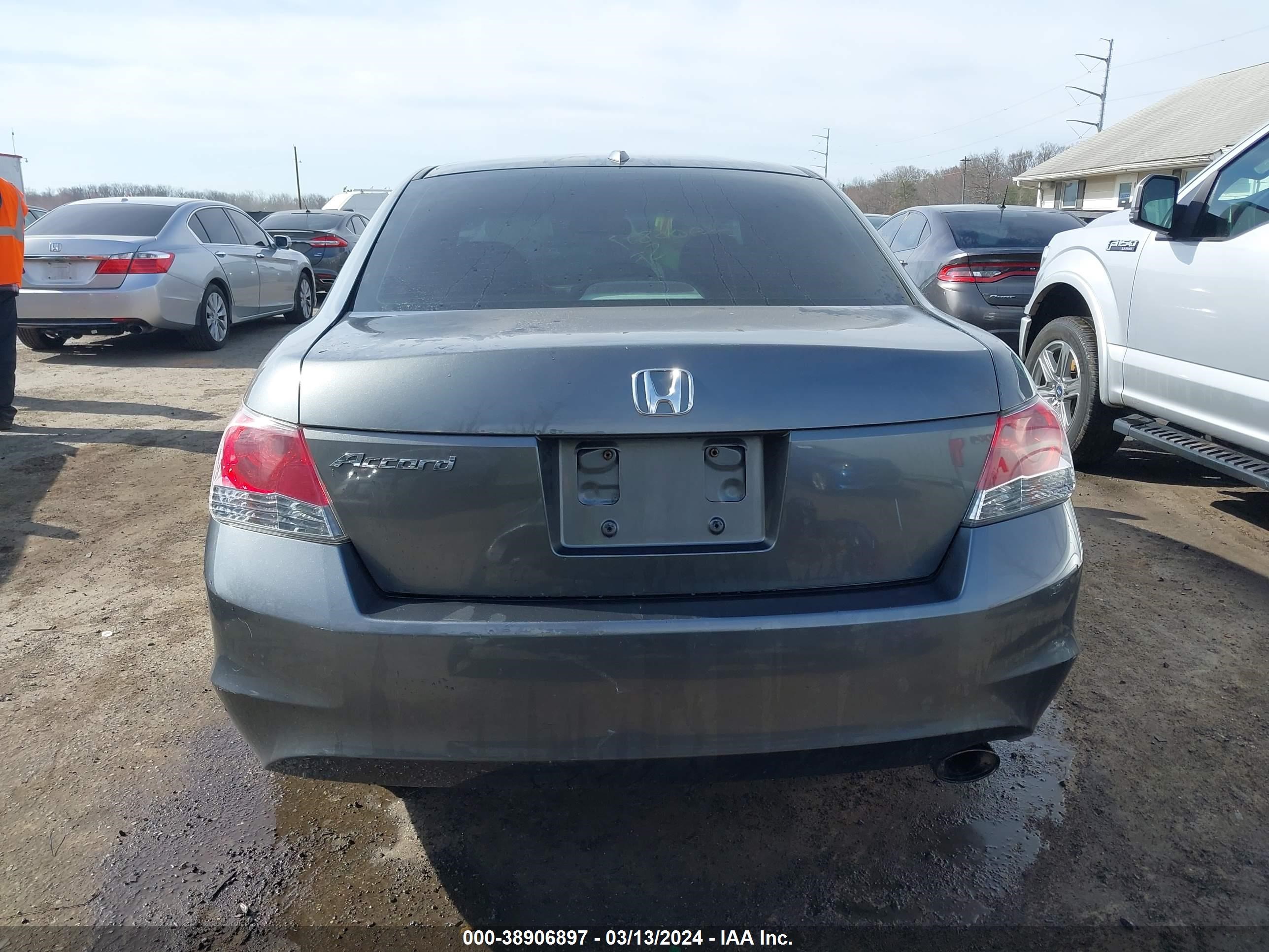 Photo 16 VIN: 1HGCP2F8XAA077103 - HONDA ACCORD 