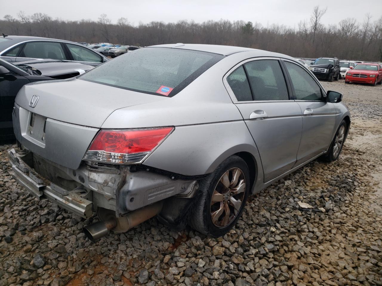 Photo 2 VIN: 1HGCP2F8XAA122587 - HONDA ACCORD 