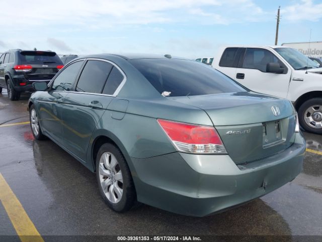 Photo 2 VIN: 1HGCP2F8XAA132231 - HONDA ACCORD 