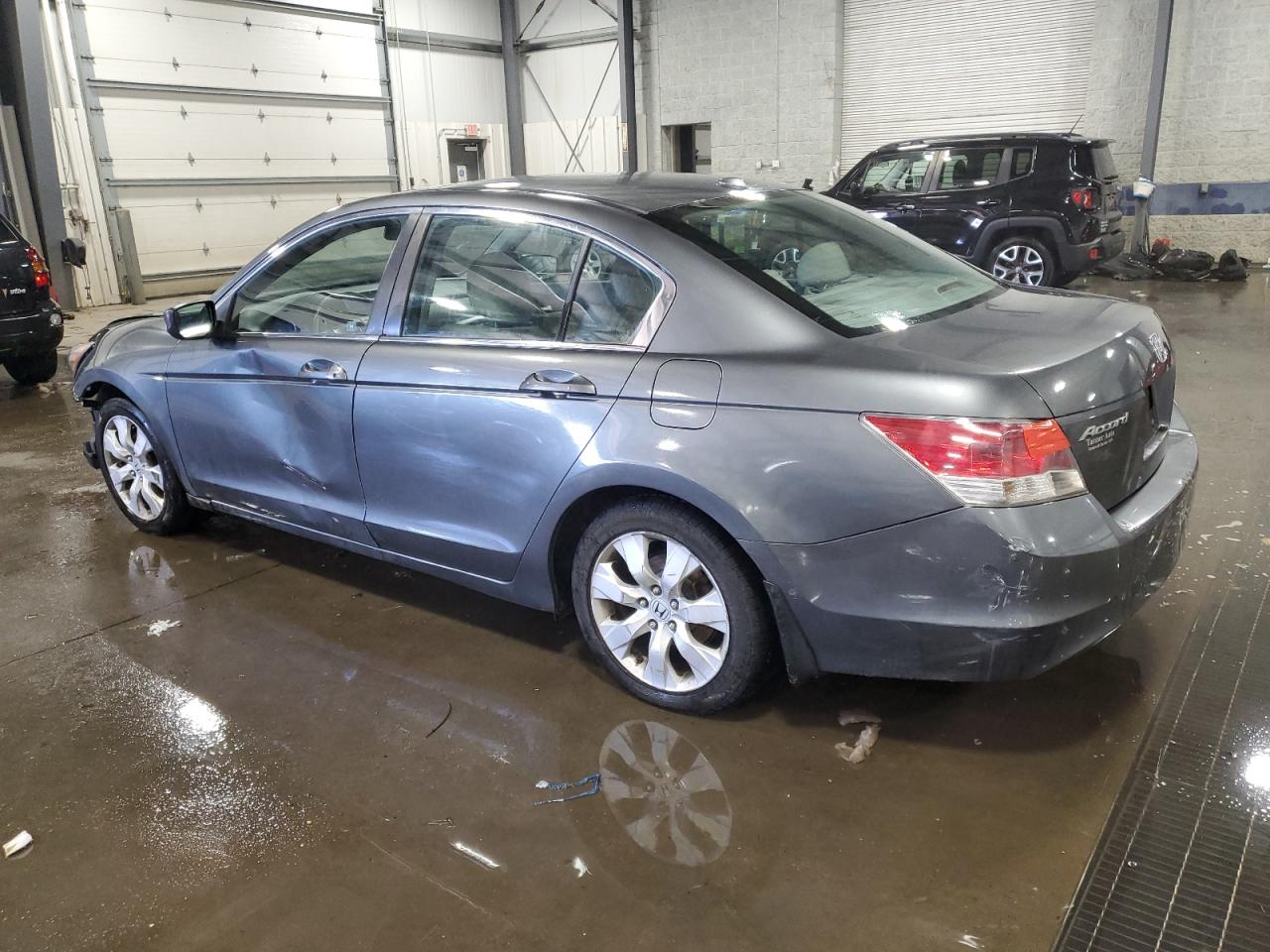 Photo 1 VIN: 1HGCP2F8XAA158697 - HONDA ACCORD 