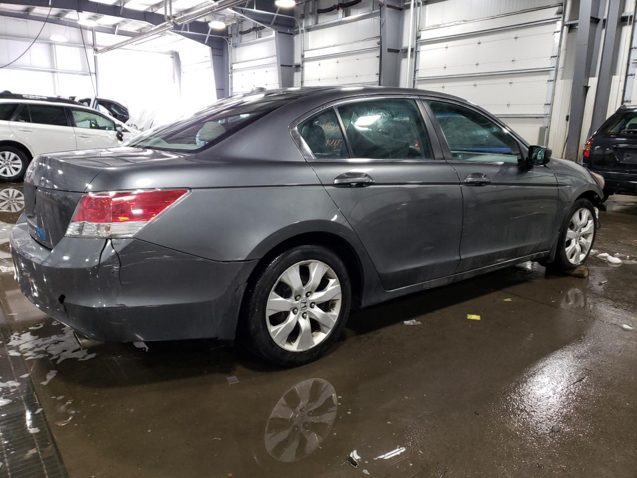 Photo 2 VIN: 1HGCP2F8XAA158697 - HONDA ACCORD 