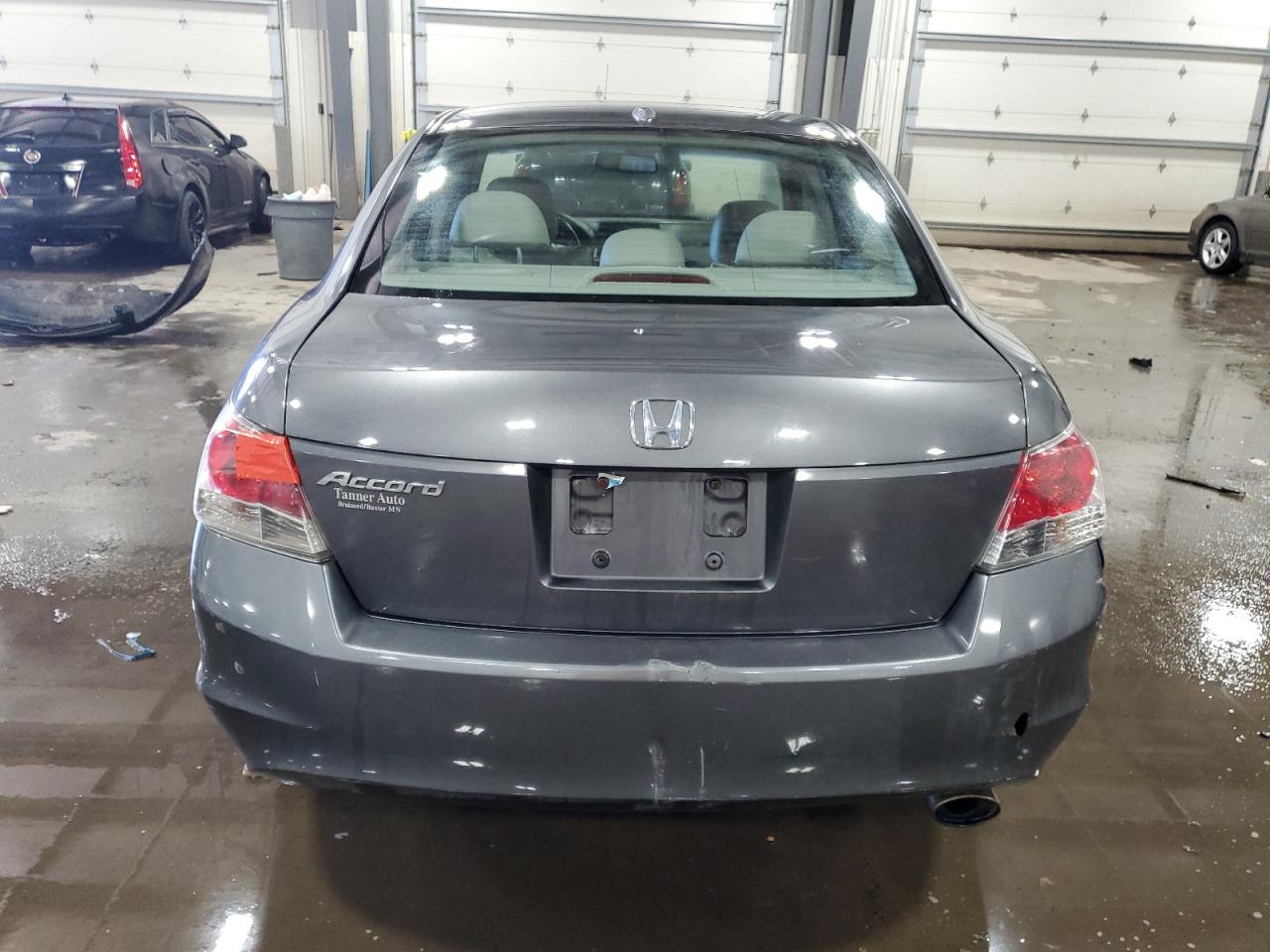 Photo 5 VIN: 1HGCP2F8XAA158697 - HONDA ACCORD 