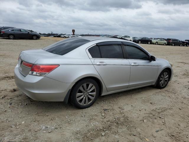 Photo 2 VIN: 1HGCP2F8XBA093271 - HONDA ACCORD 