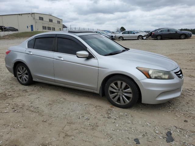 Photo 3 VIN: 1HGCP2F8XBA093271 - HONDA ACCORD 