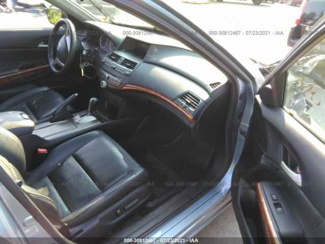 Photo 4 VIN: 1HGCP2F8XBA103930 - HONDA ACCORD SDN 