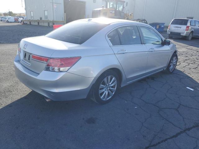 Photo 3 VIN: 1HGCP2F8XBA108724 - HONDA ACCORD EXL 