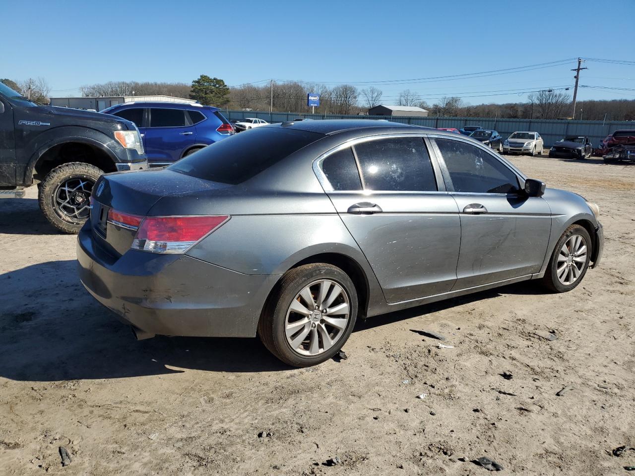 Photo 2 VIN: 1HGCP2F8XCA046596 - HONDA ACCORD 