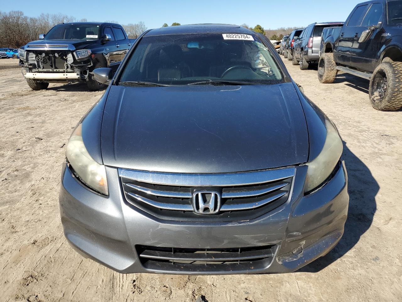 Photo 4 VIN: 1HGCP2F8XCA046596 - HONDA ACCORD 