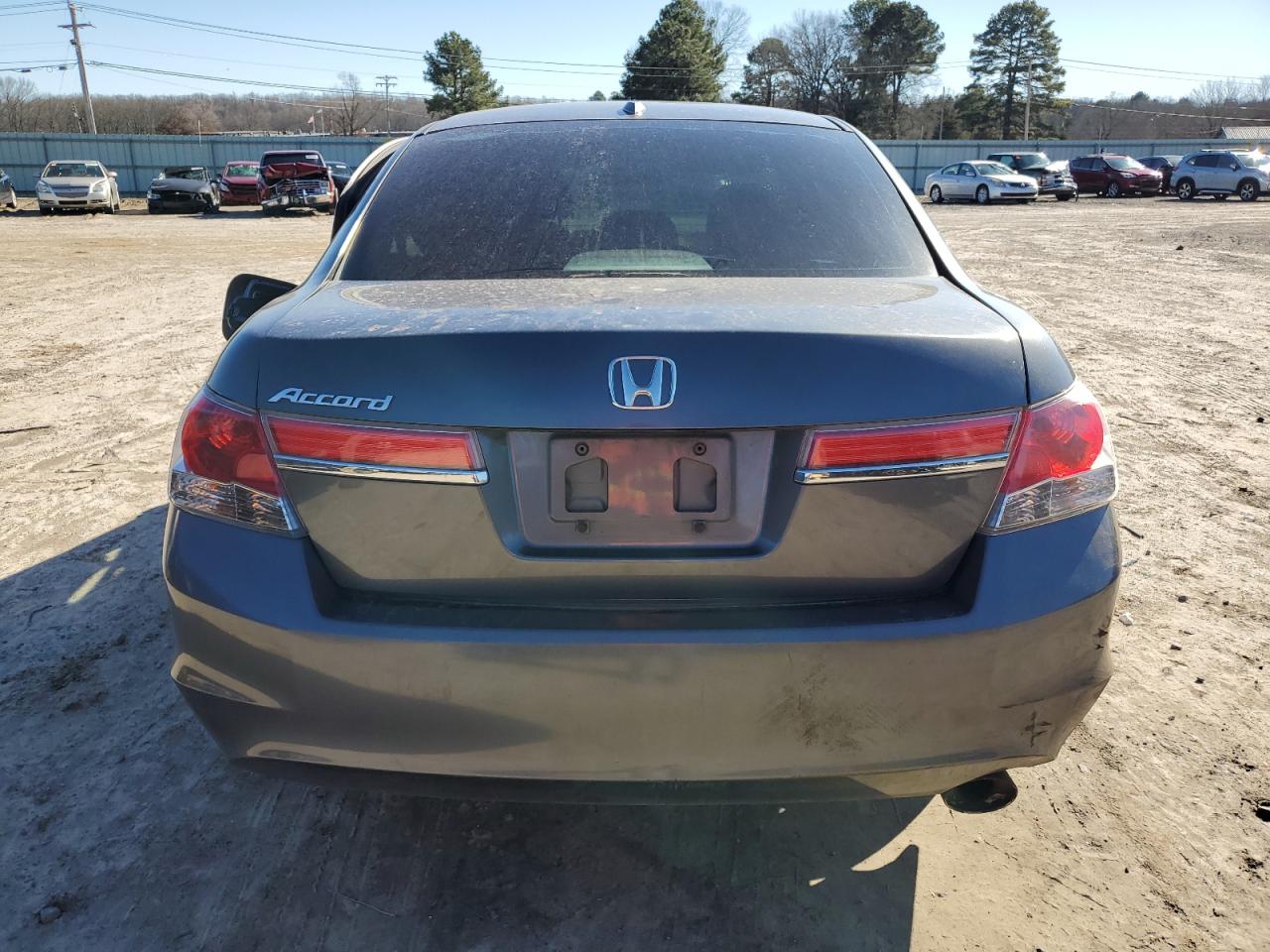 Photo 5 VIN: 1HGCP2F8XCA046596 - HONDA ACCORD 