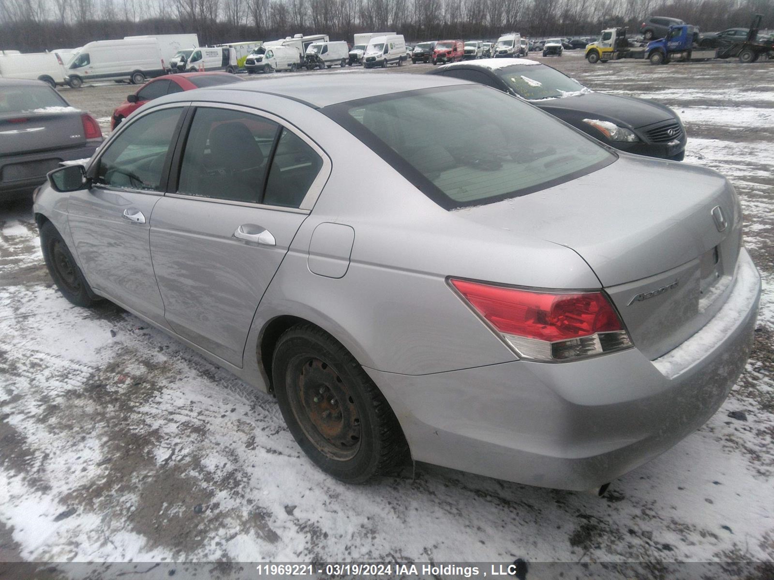 Photo 2 VIN: 1HGCP36769A801281 - HONDA ACCORD 