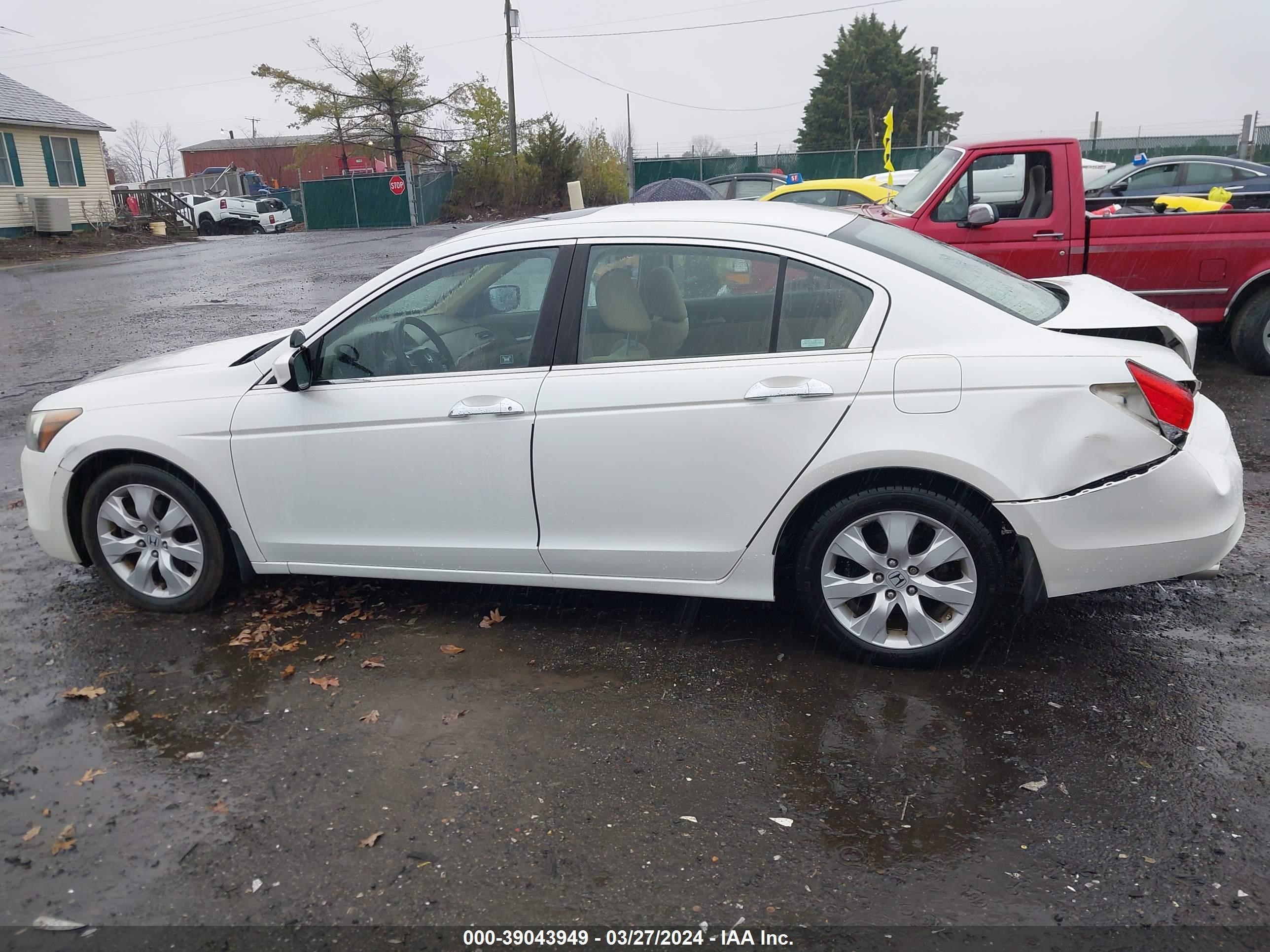 Photo 13 VIN: 1HGCP36778A050951 - HONDA ACCORD 