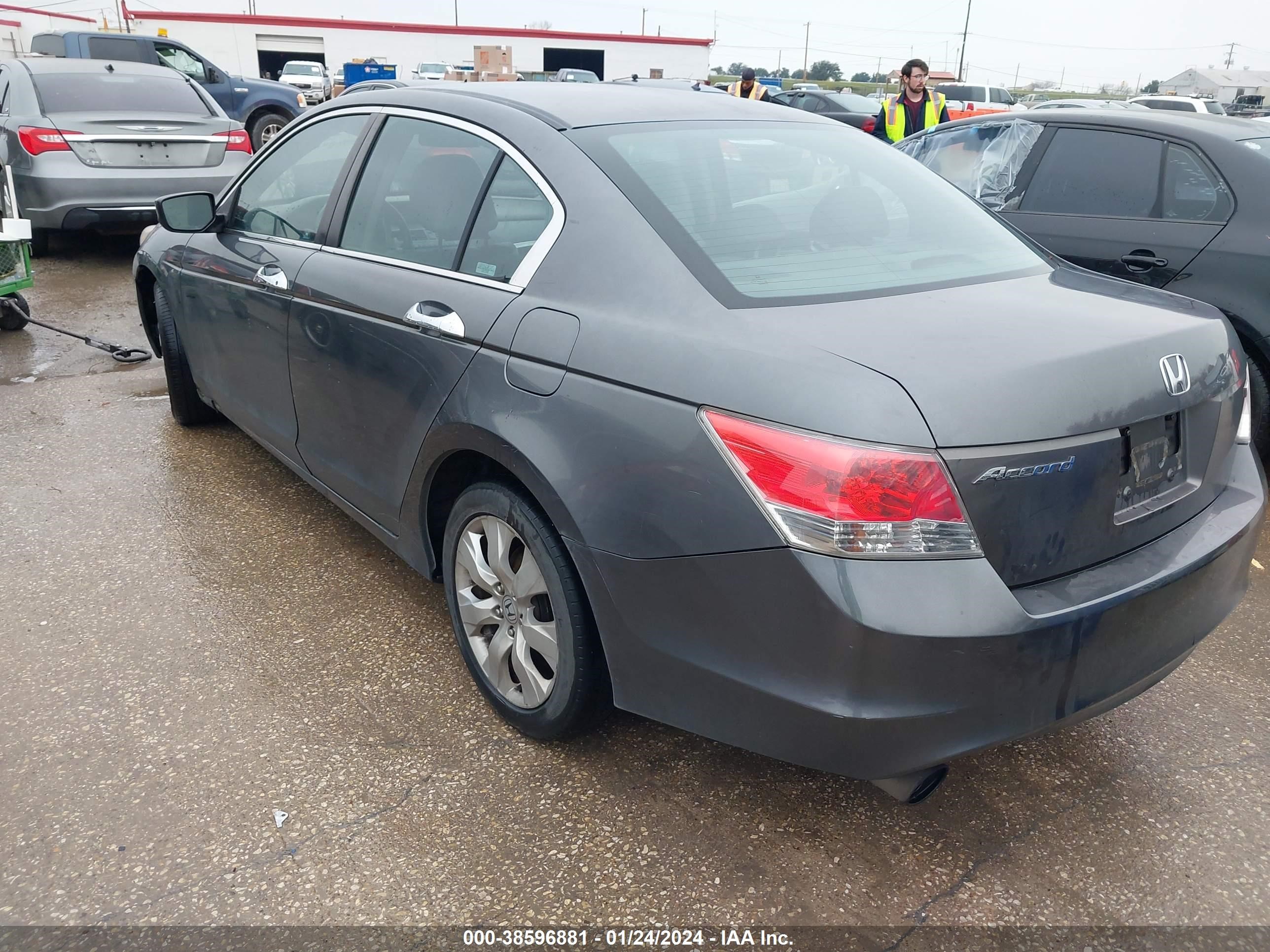 Photo 2 VIN: 1HGCP367X9A039962 - HONDA ACCORD 