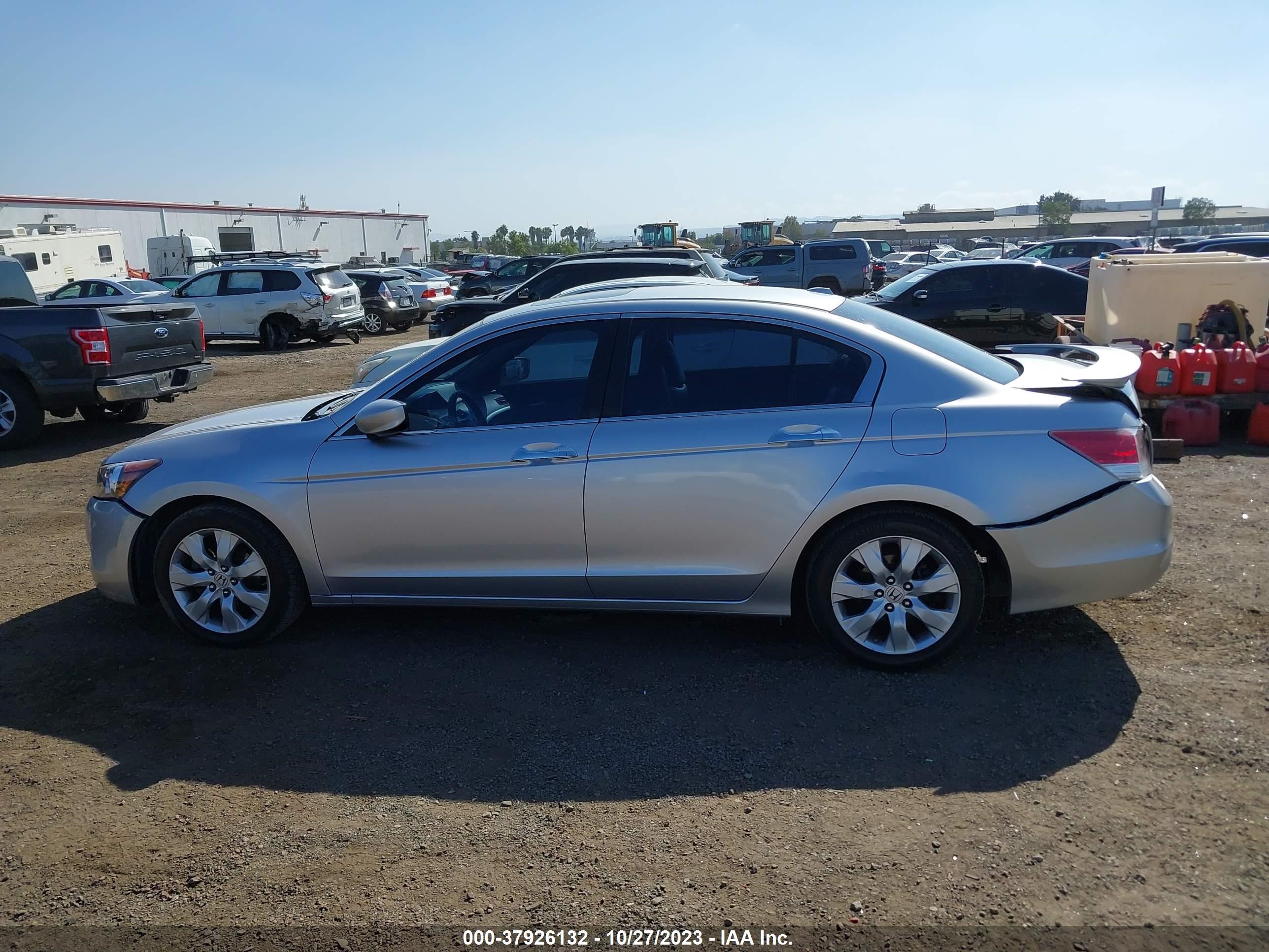 Photo 13 VIN: 1HGCP36808A001258 - HONDA ACCORD 