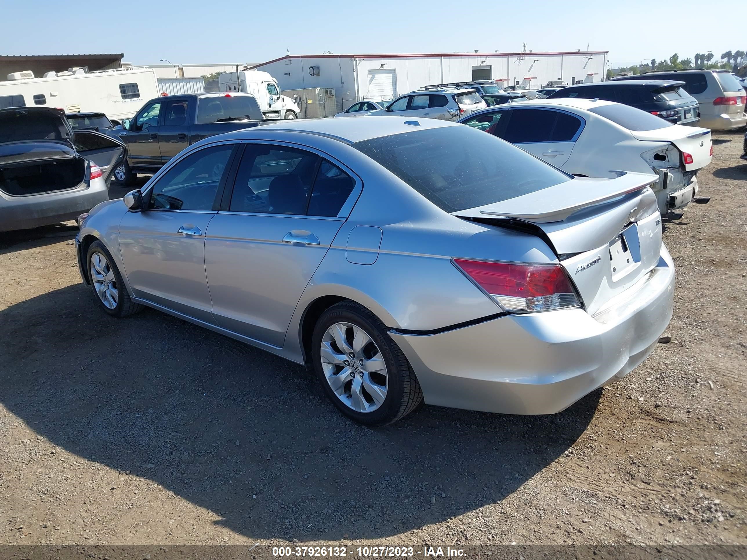 Photo 2 VIN: 1HGCP36808A001258 - HONDA ACCORD 