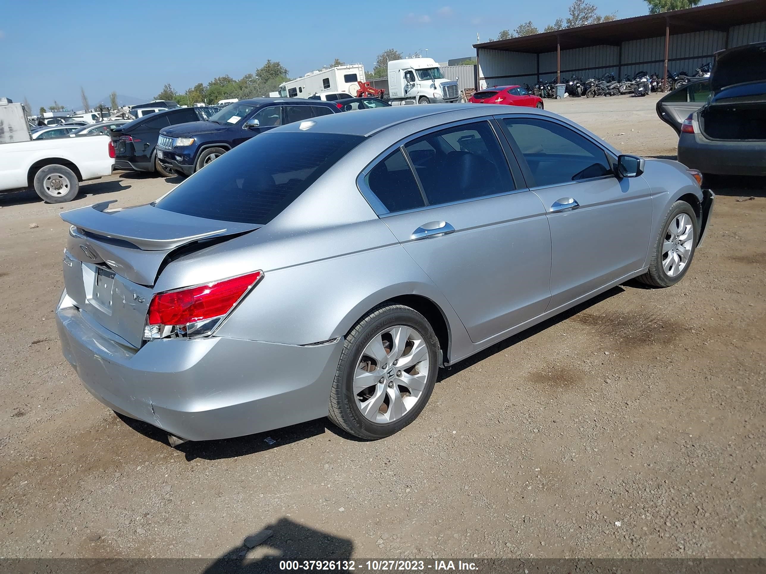 Photo 3 VIN: 1HGCP36808A001258 - HONDA ACCORD 