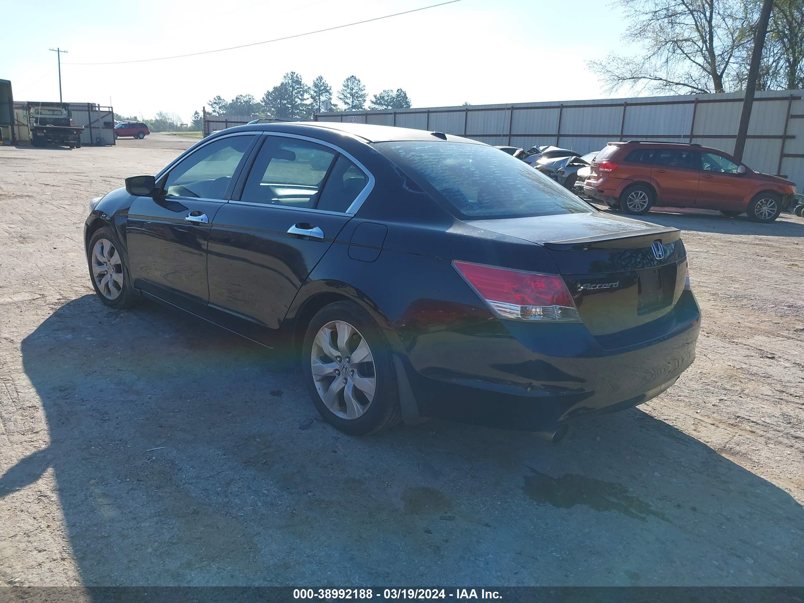 Photo 2 VIN: 1HGCP36808A031487 - HONDA ACCORD 