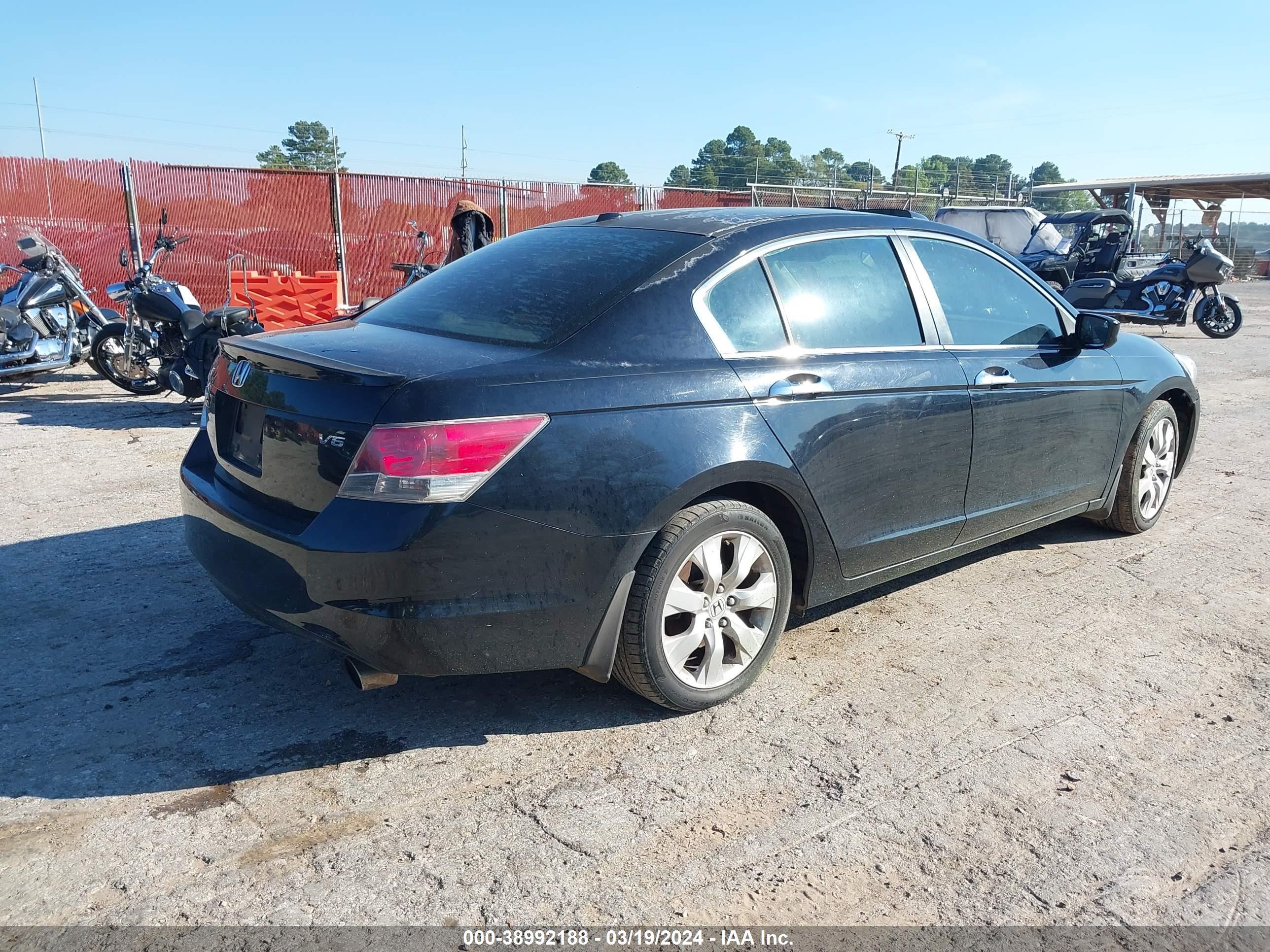 Photo 3 VIN: 1HGCP36808A031487 - HONDA ACCORD 