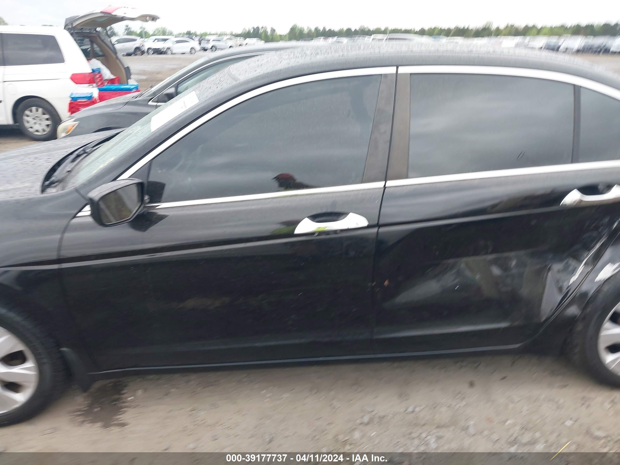 Photo 13 VIN: 1HGCP36809A012083 - HONDA ACCORD 