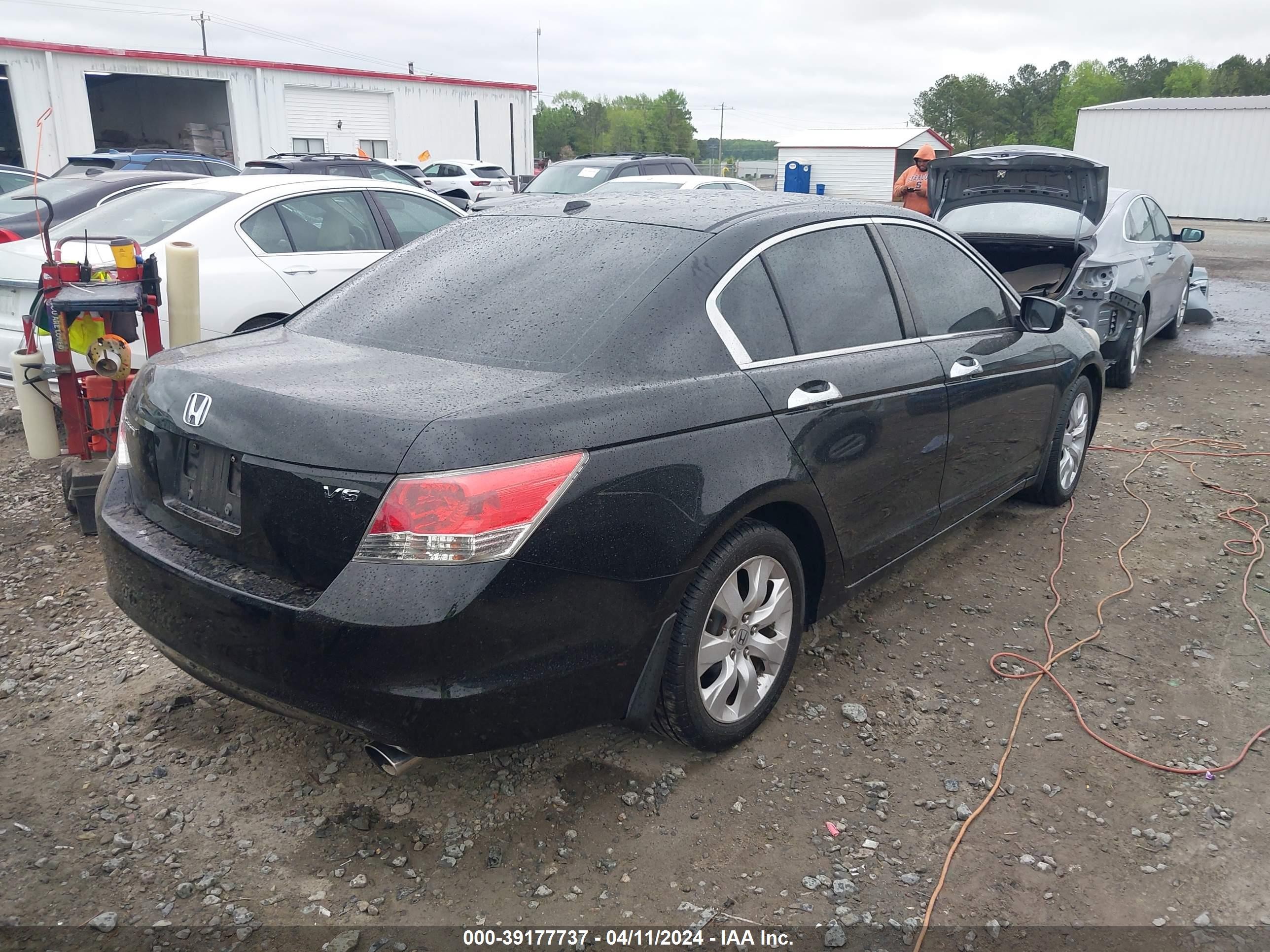 Photo 3 VIN: 1HGCP36809A012083 - HONDA ACCORD 