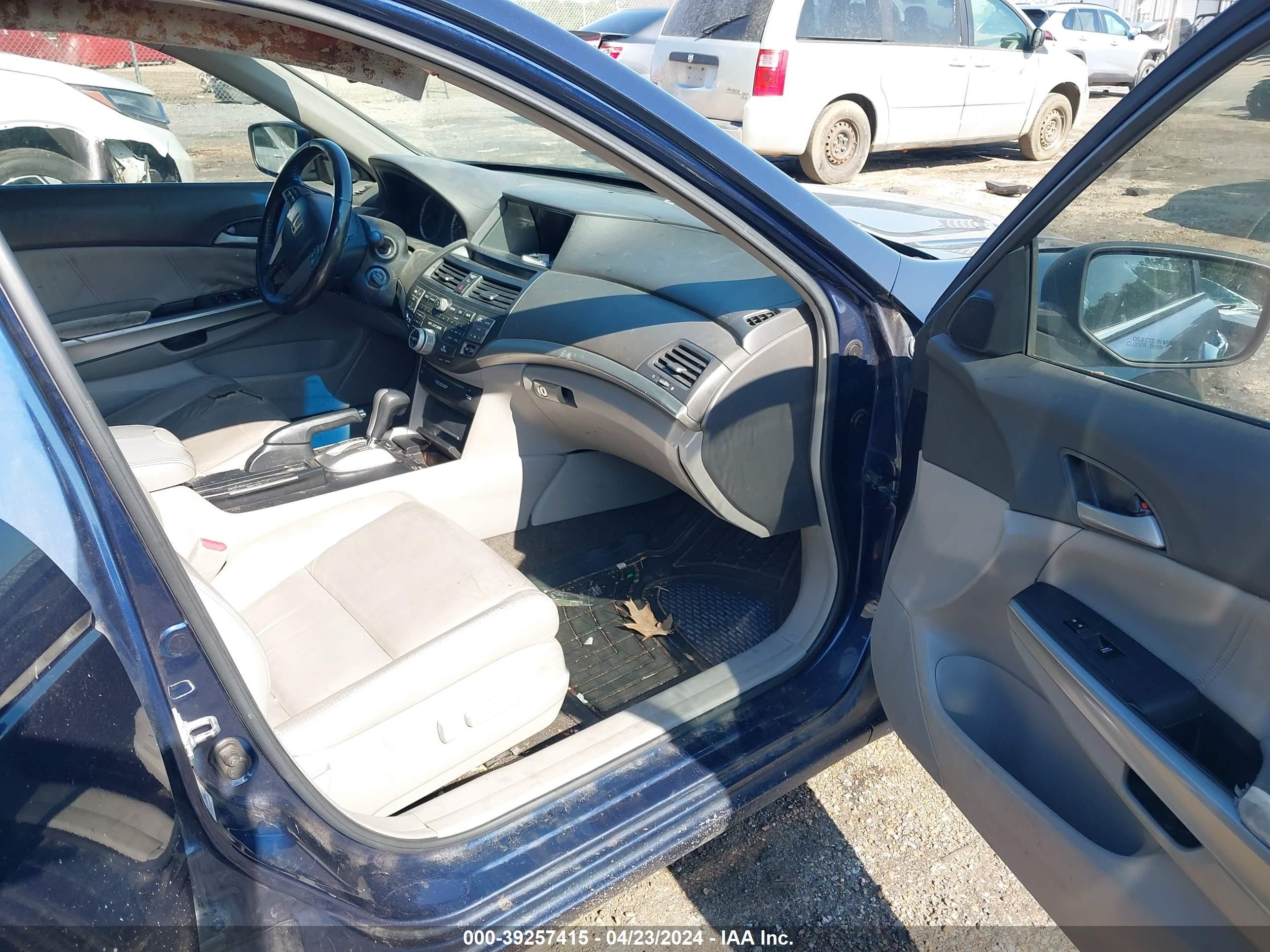 Photo 4 VIN: 1HGCP36809A039848 - HONDA ACCORD 