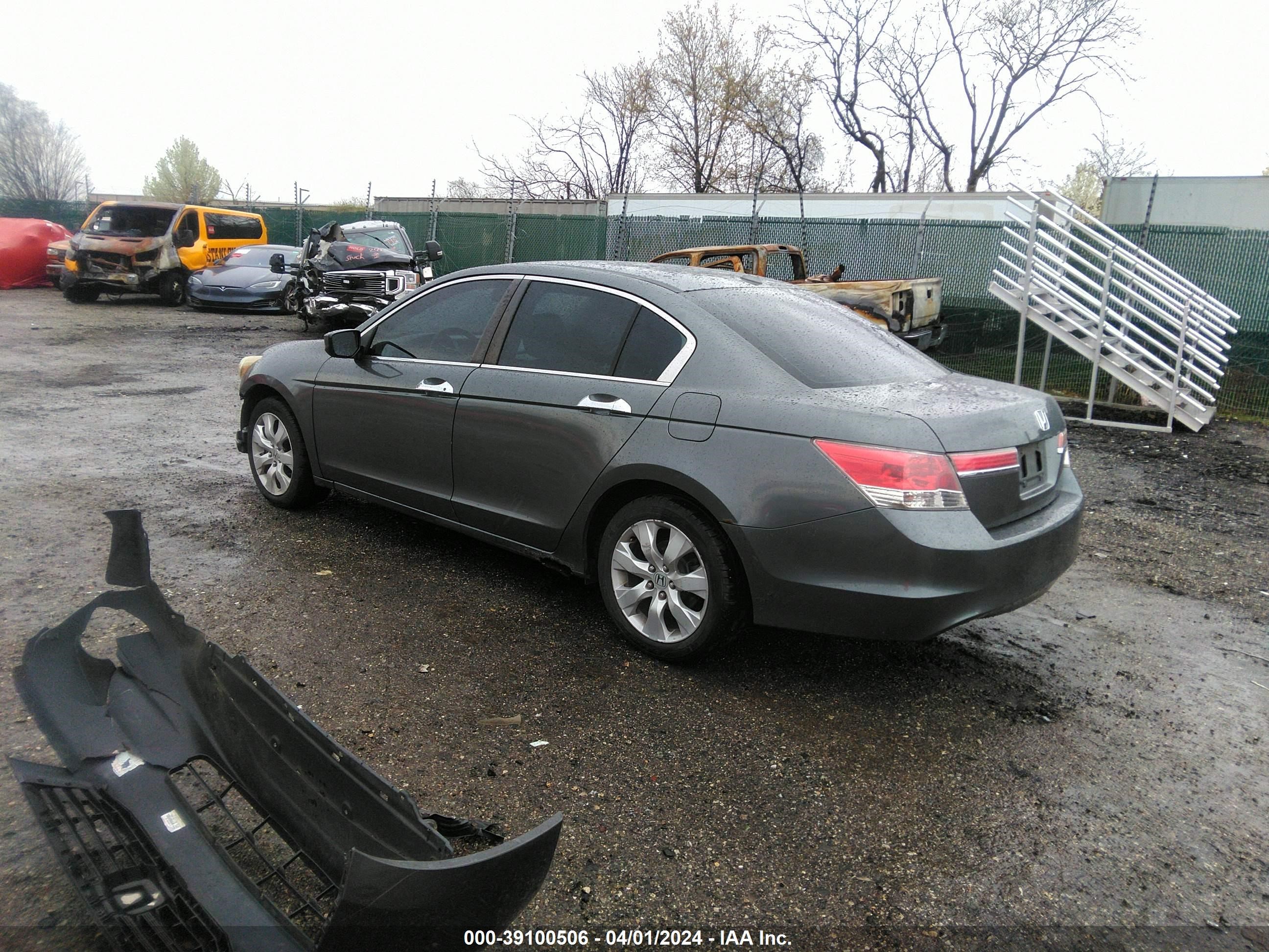 Photo 2 VIN: 1HGCP36818A008526 - HONDA ACCORD 