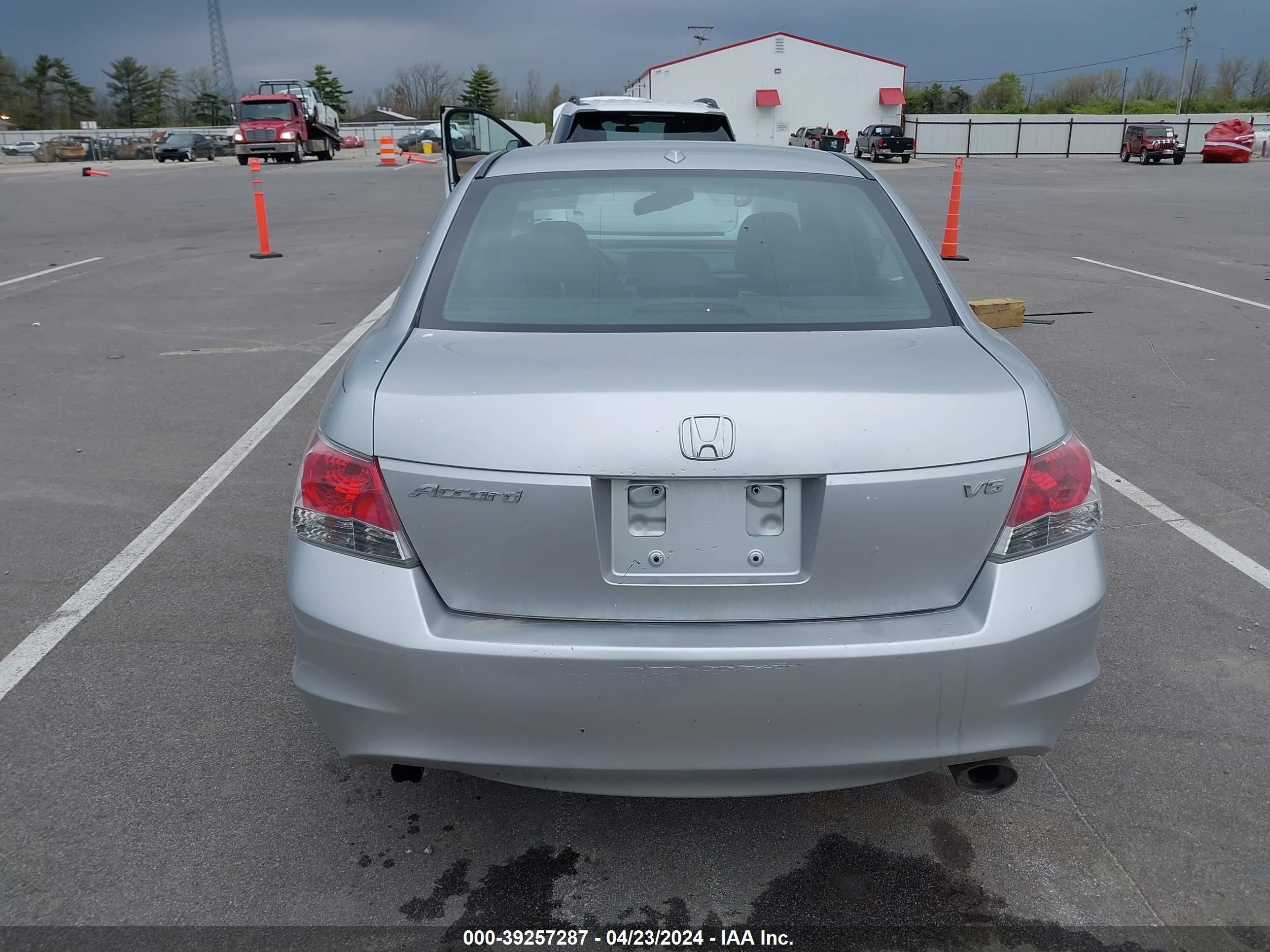 Photo 15 VIN: 1HGCP36818A086420 - HONDA ACCORD 