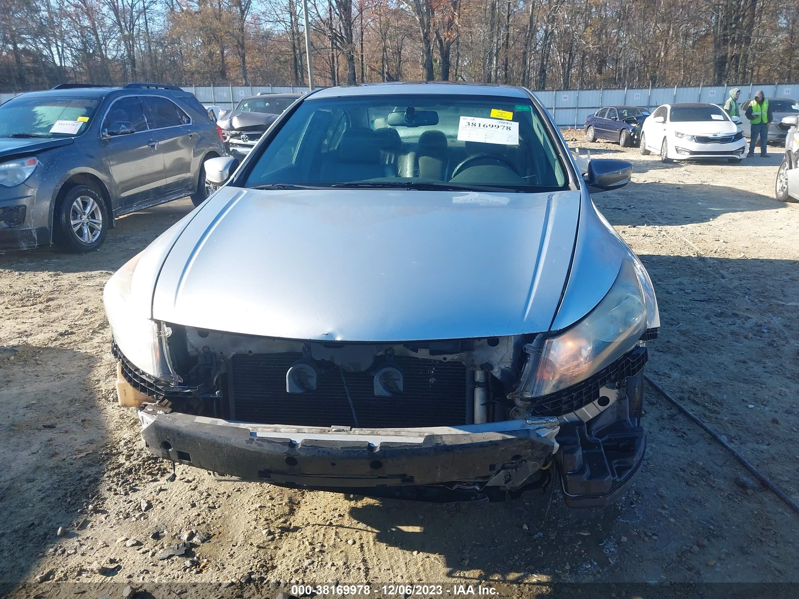 Photo 11 VIN: 1HGCP36819A021925 - HONDA ACCORD 