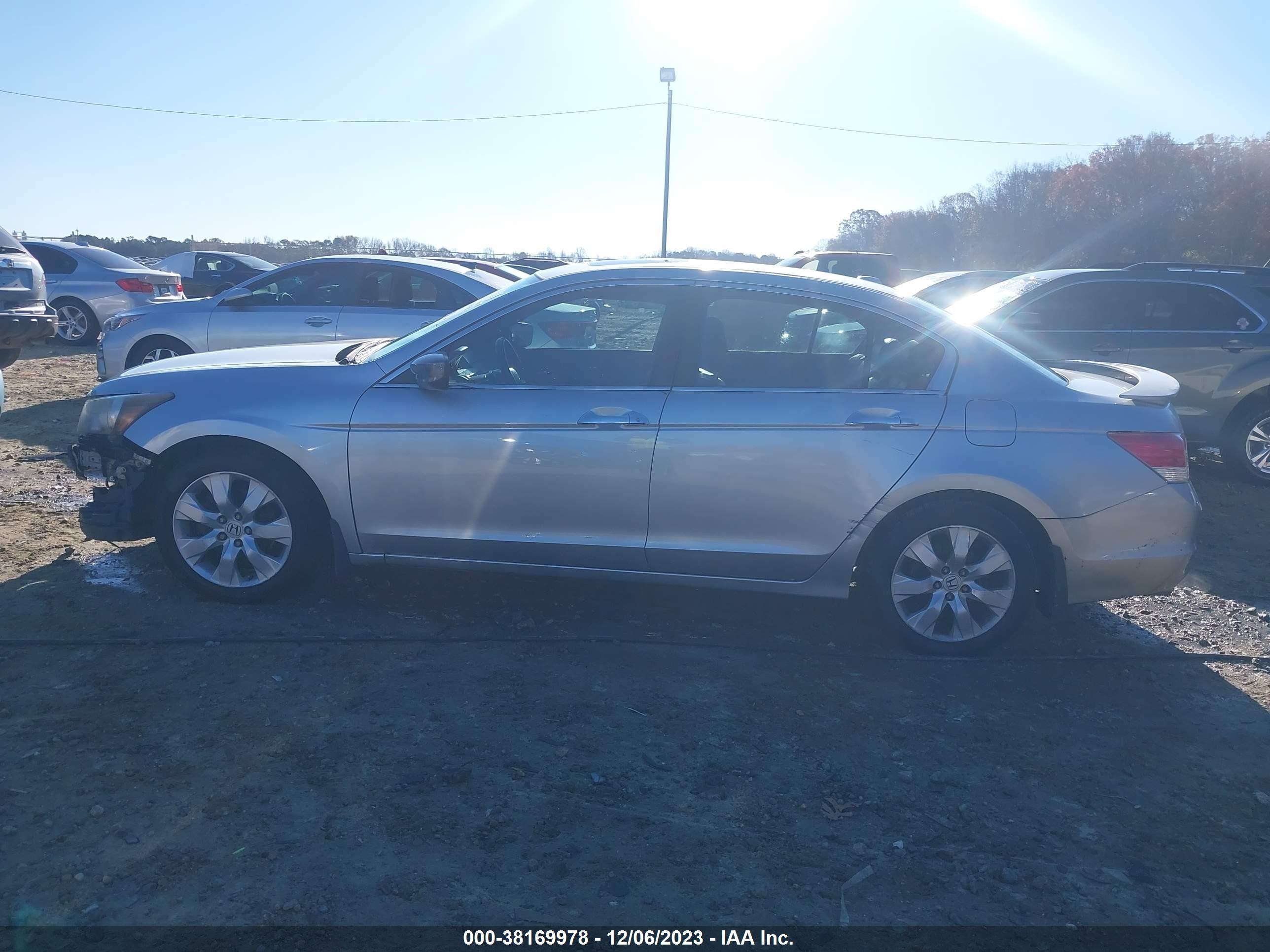 Photo 13 VIN: 1HGCP36819A021925 - HONDA ACCORD 