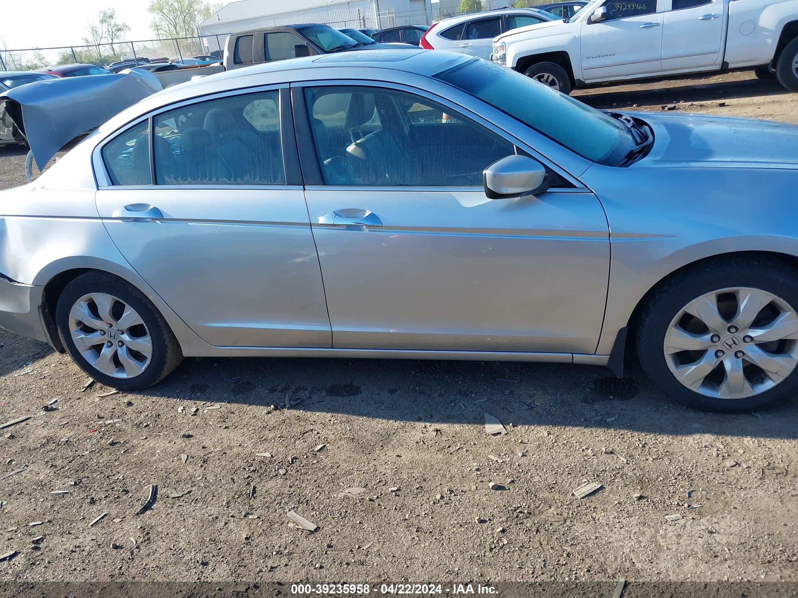 Photo 12 VIN: 1HGCP36819A032973 - HONDA ACCORD 