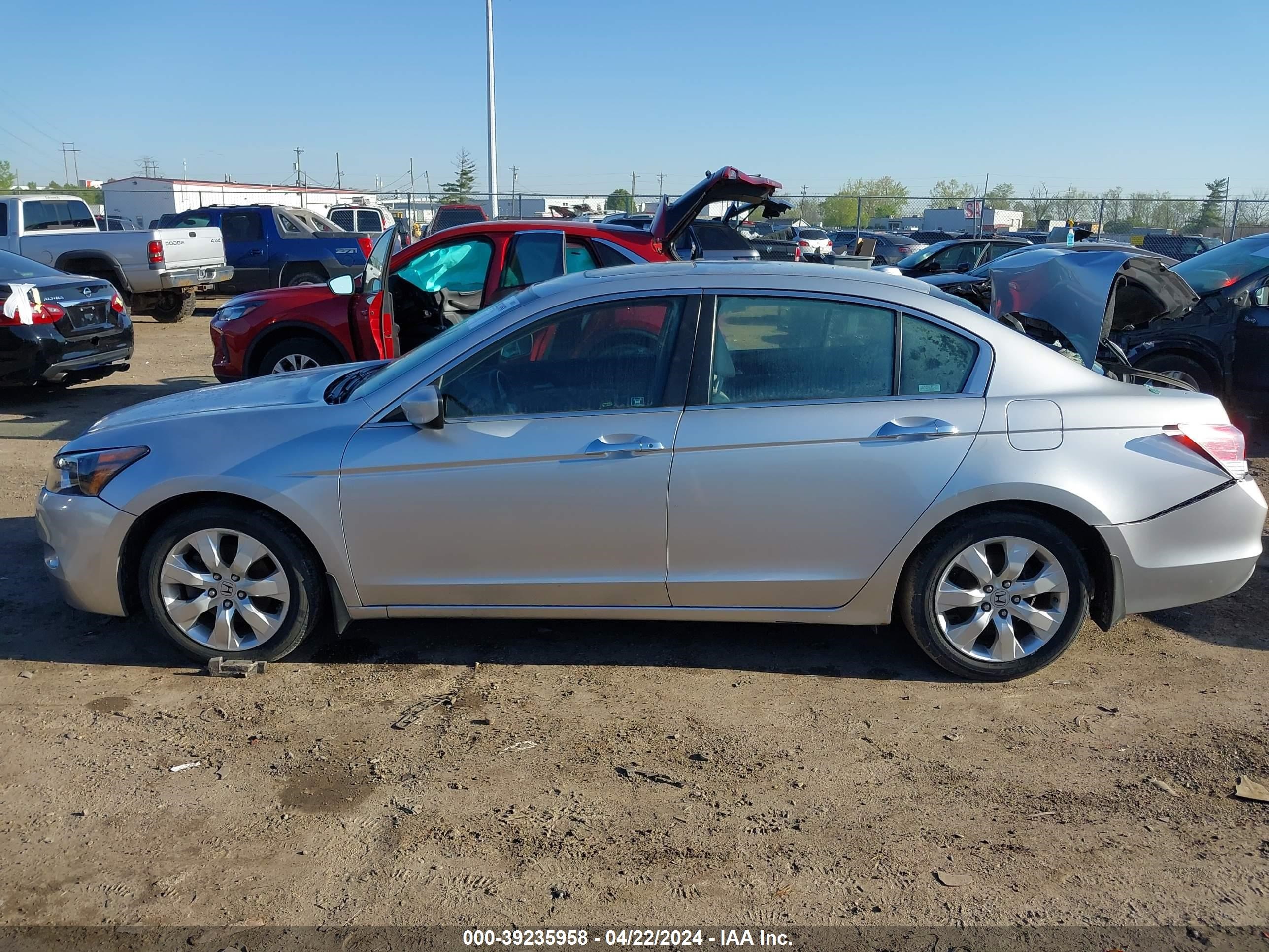 Photo 13 VIN: 1HGCP36819A032973 - HONDA ACCORD 