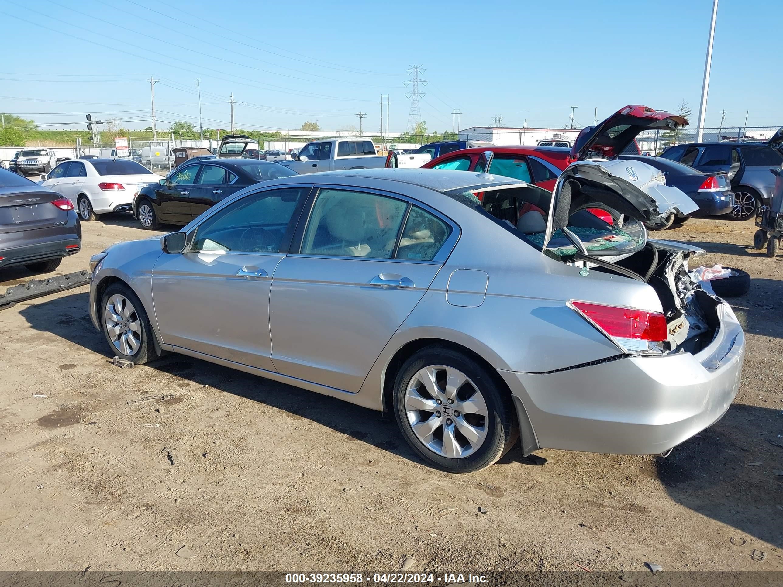 Photo 2 VIN: 1HGCP36819A032973 - HONDA ACCORD 