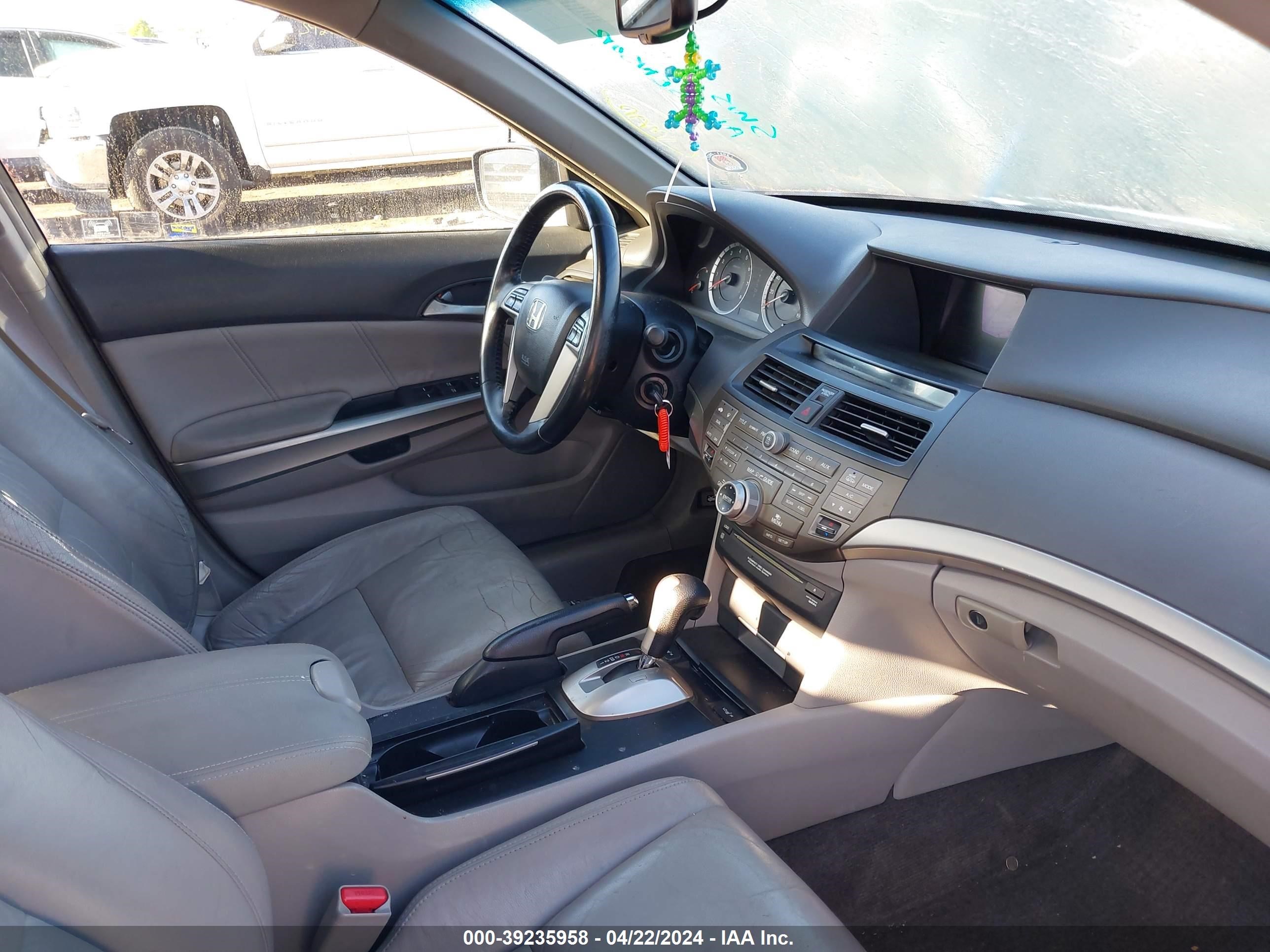 Photo 4 VIN: 1HGCP36819A032973 - HONDA ACCORD 