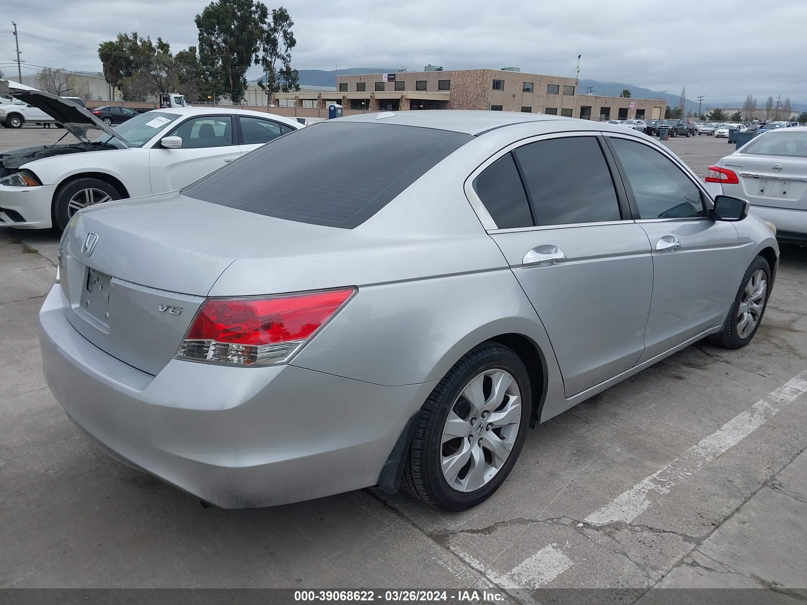 Photo 3 VIN: 1HGCP36828A020250 - HONDA ACCORD 