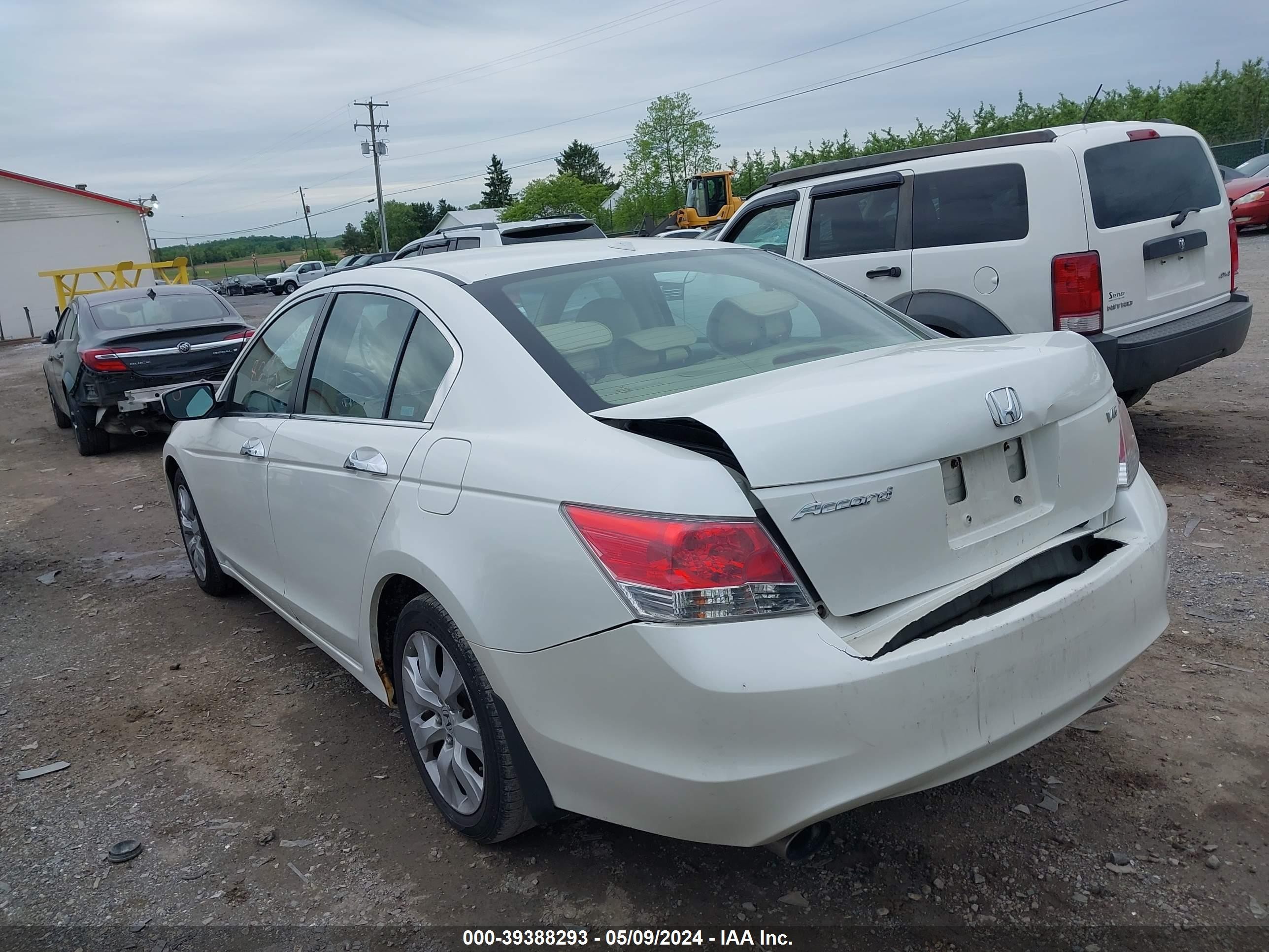 Photo 2 VIN: 1HGCP36828A028543 - HONDA ACCORD 