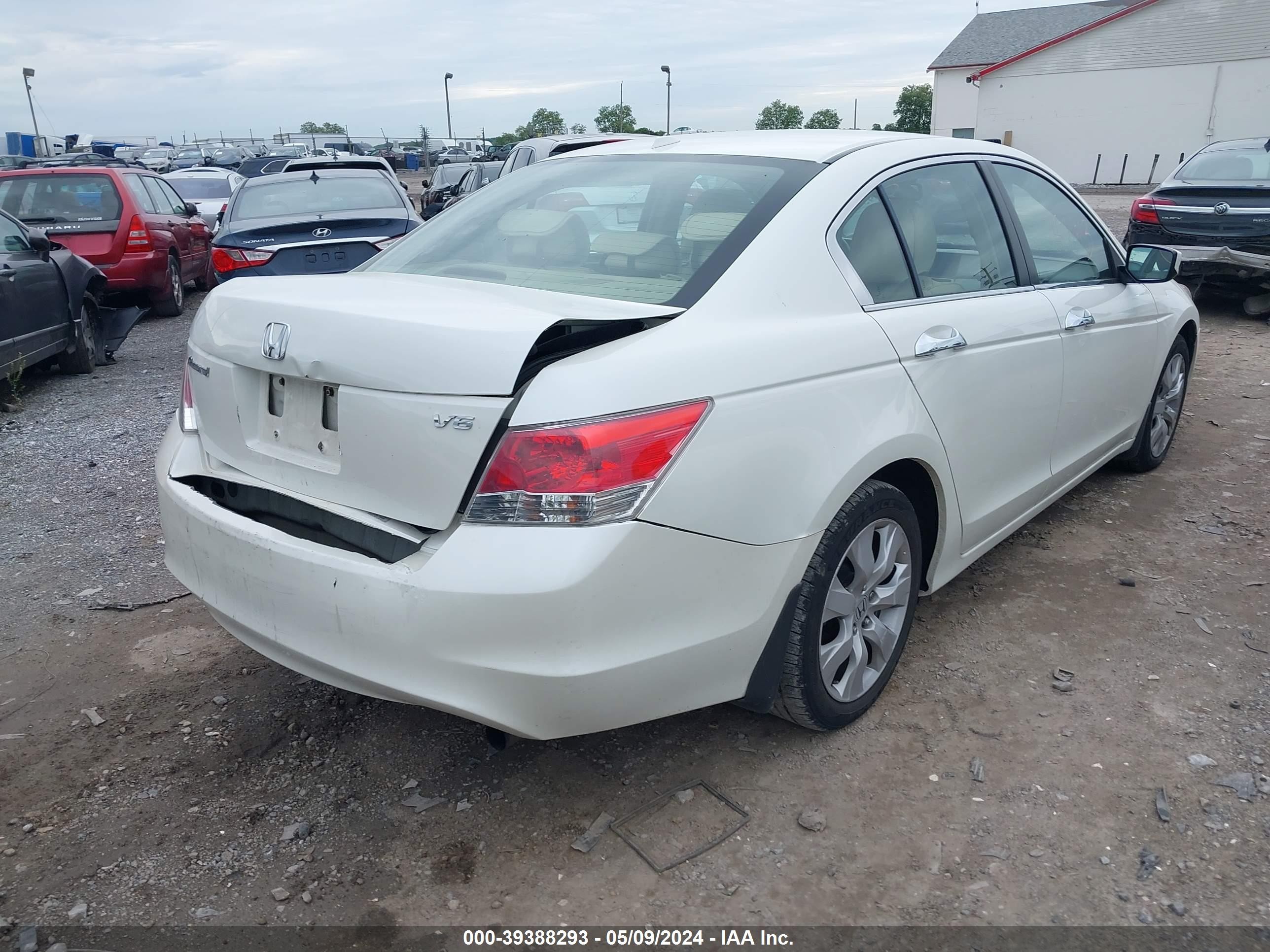 Photo 3 VIN: 1HGCP36828A028543 - HONDA ACCORD 