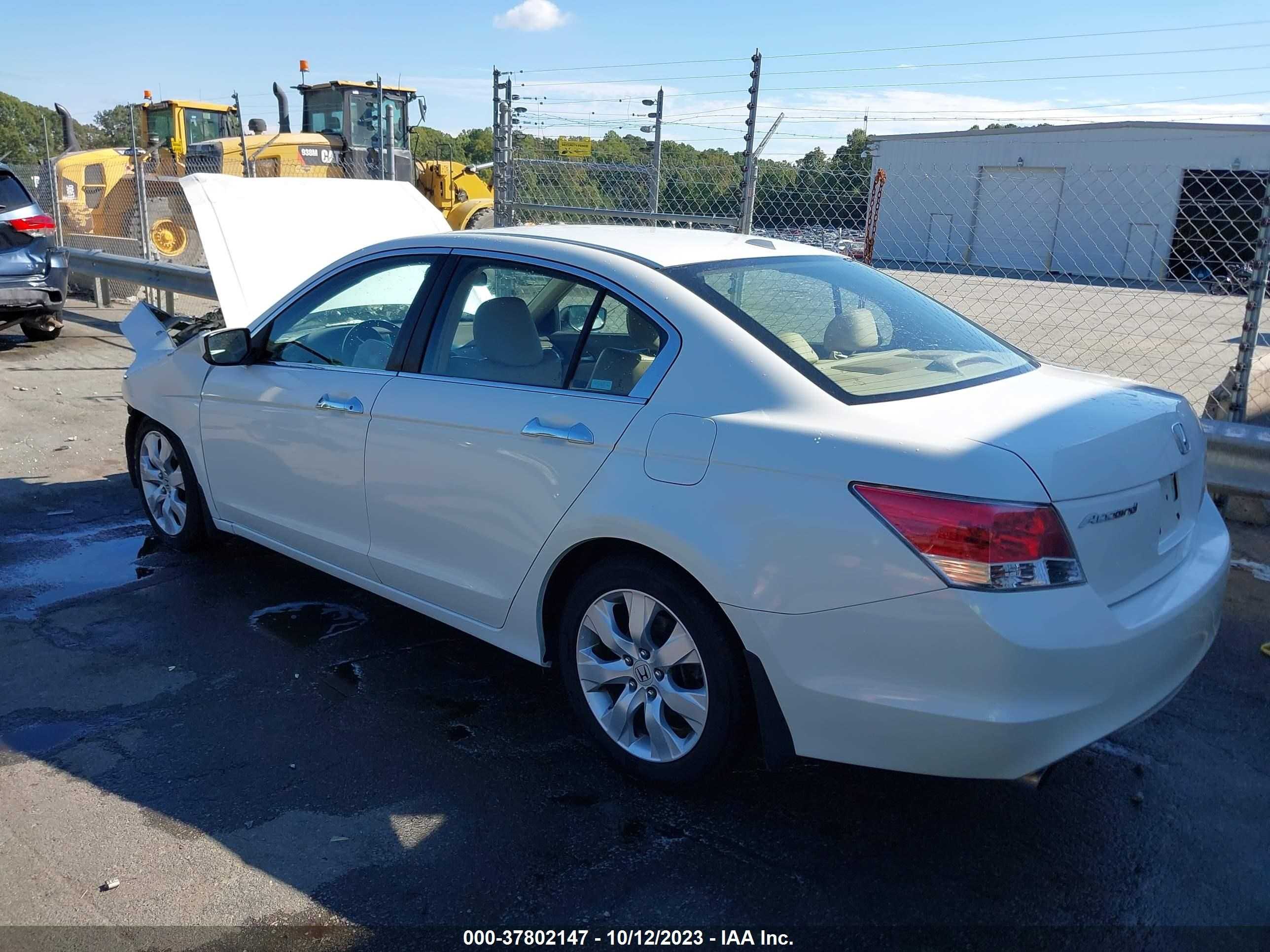 Photo 2 VIN: 1HGCP36828A047447 - HONDA ACCORD 