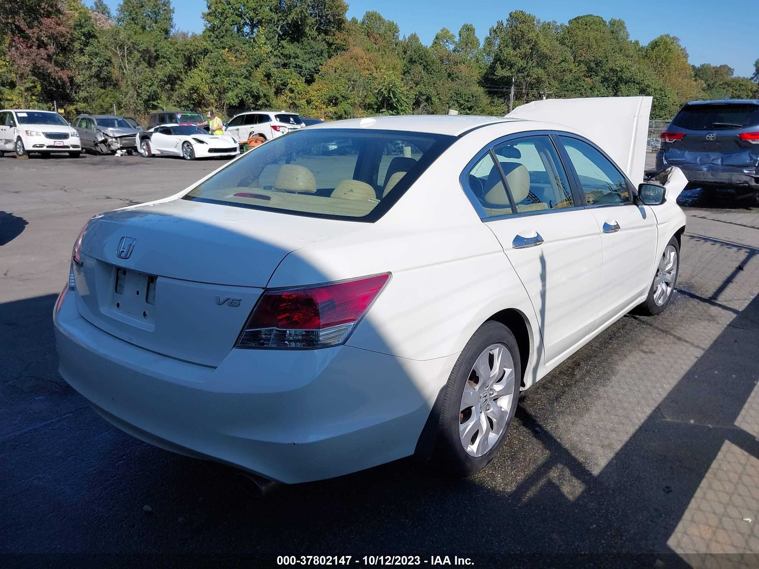 Photo 3 VIN: 1HGCP36828A047447 - HONDA ACCORD 