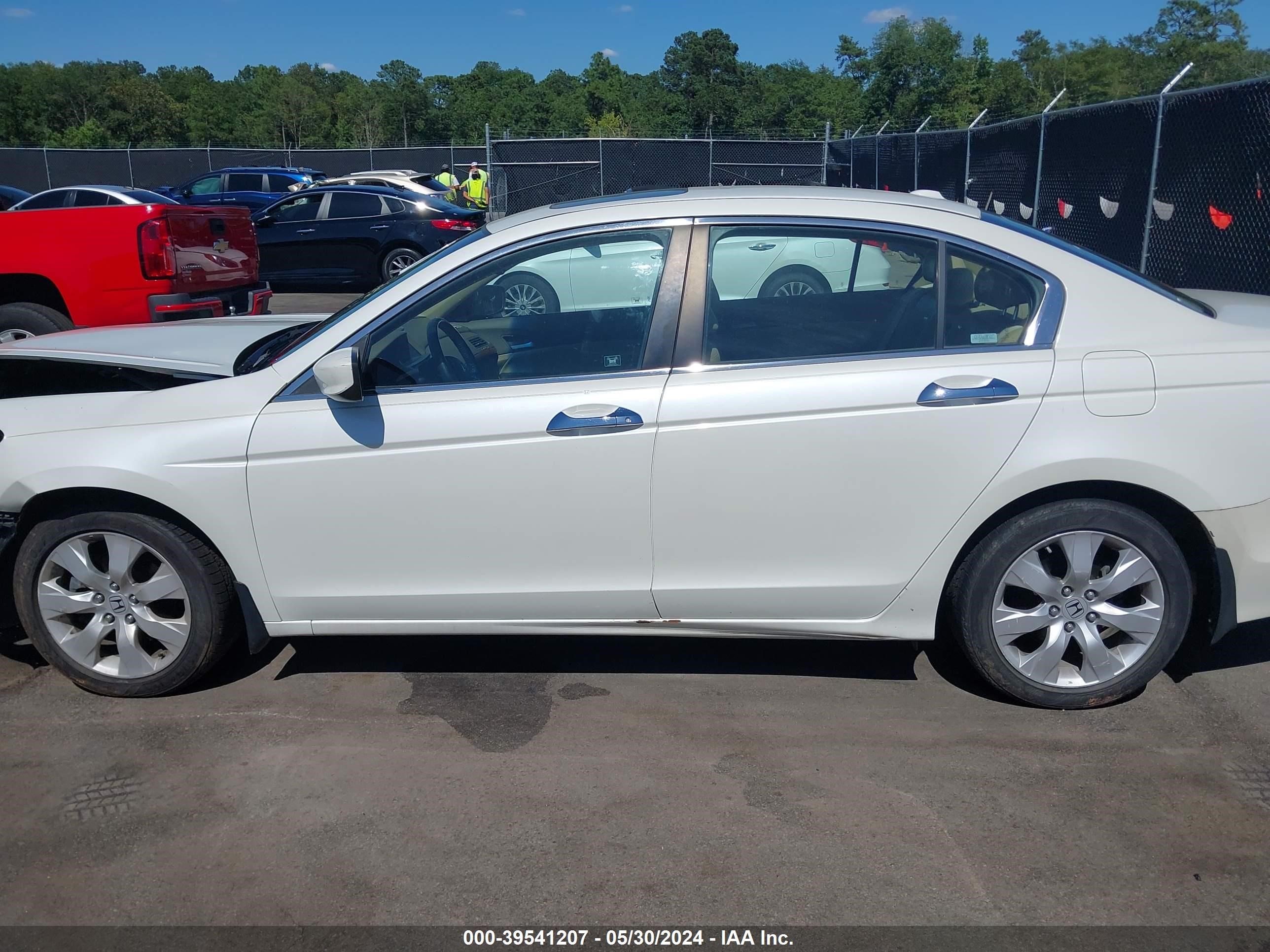 Photo 14 VIN: 1HGCP36828A066032 - HONDA ACCORD 