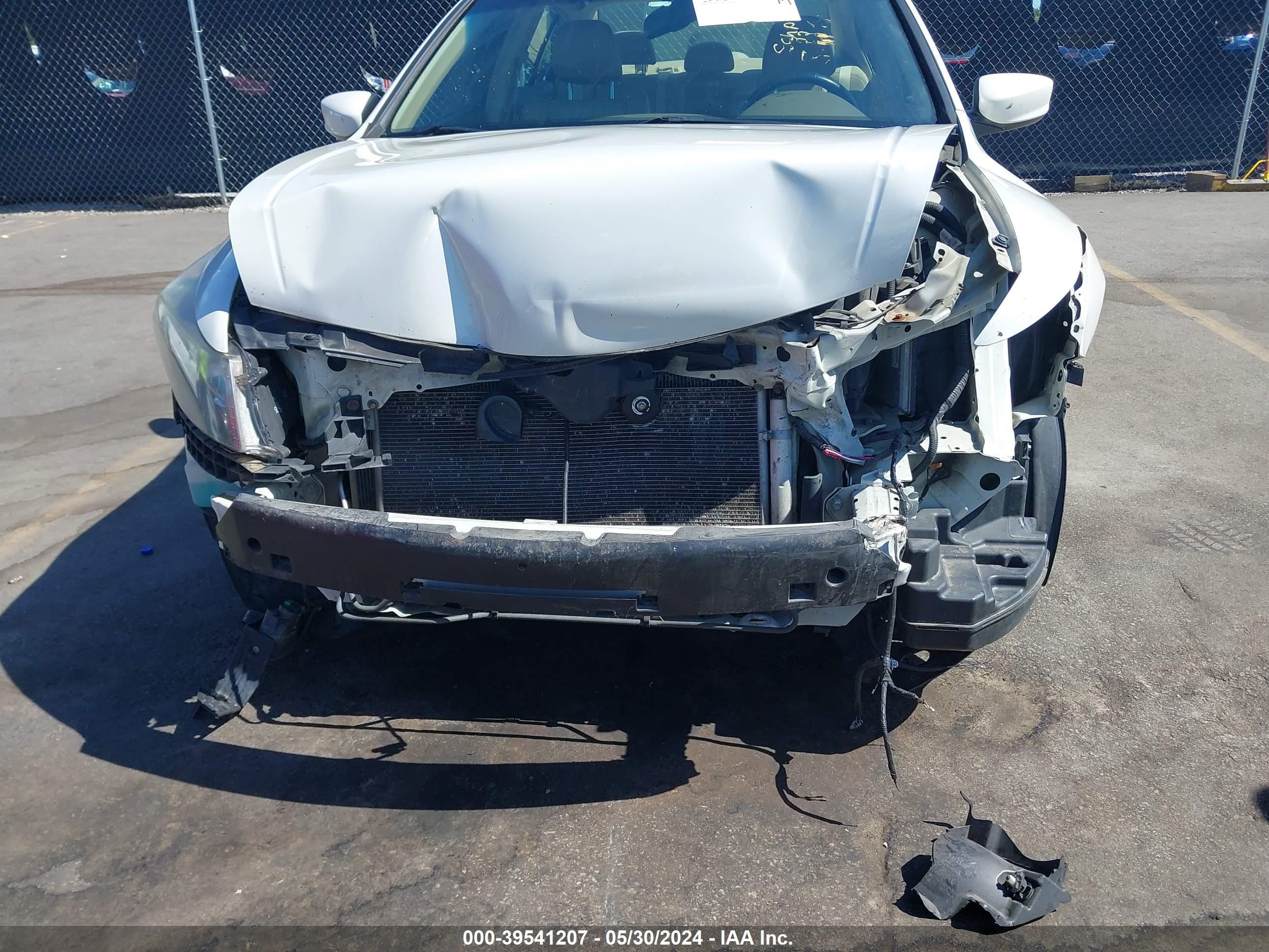 Photo 5 VIN: 1HGCP36828A066032 - HONDA ACCORD 