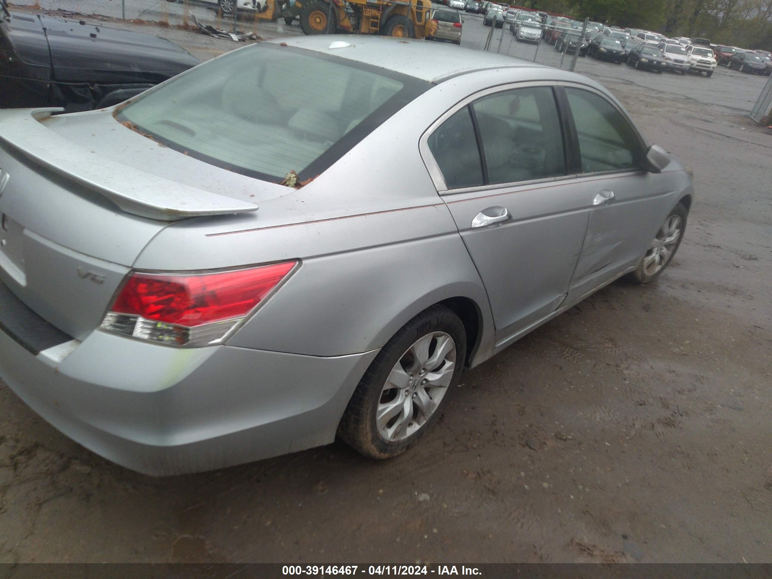 Photo 3 VIN: 1HGCP36828A074566 - HONDA ACCORD 