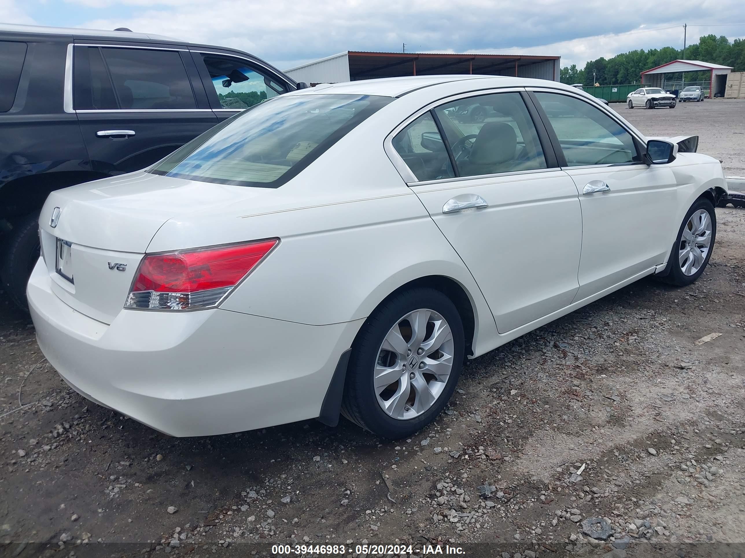 Photo 3 VIN: 1HGCP36828A084093 - HONDA ACCORD 