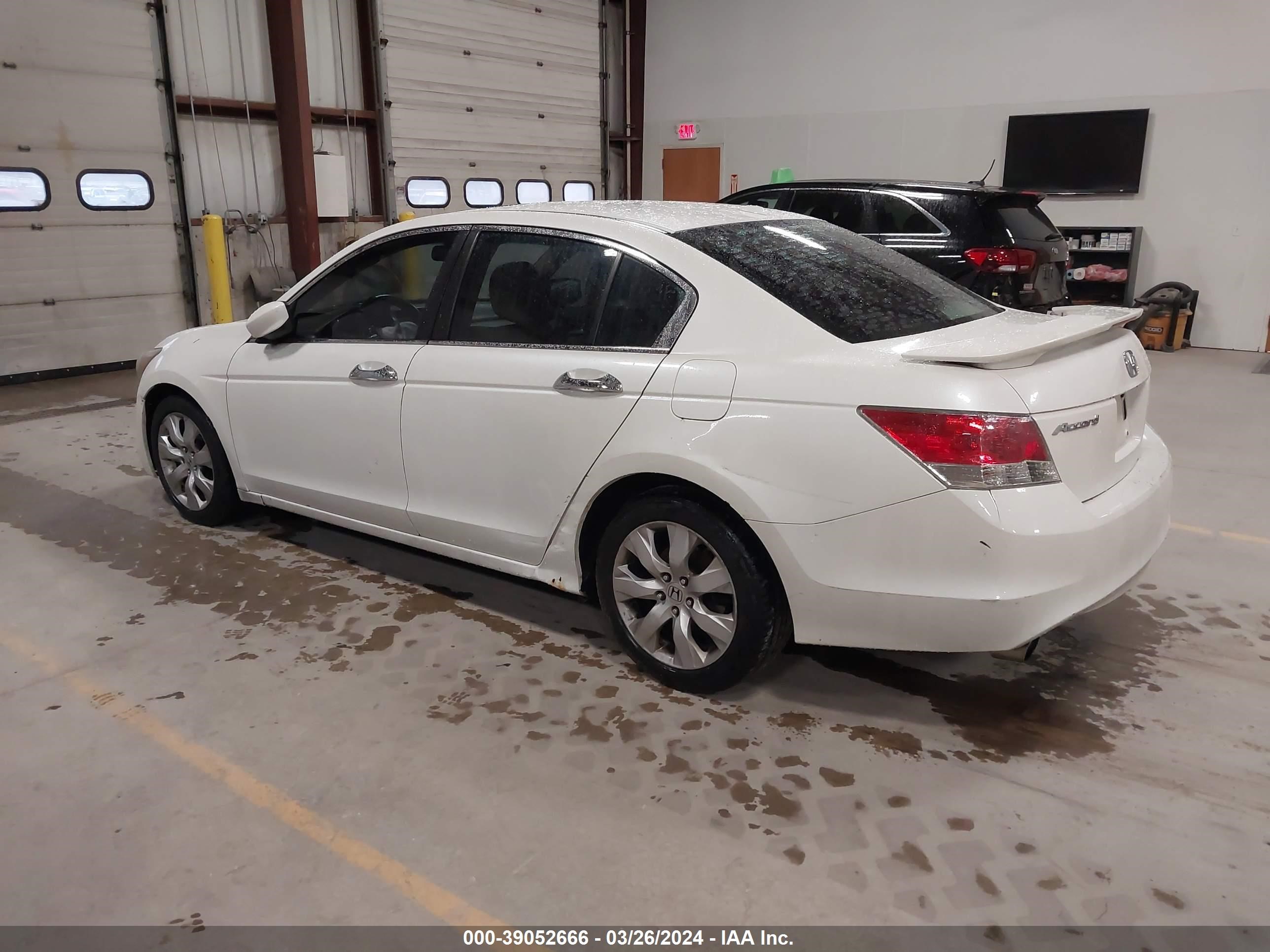 Photo 2 VIN: 1HGCP36829A003403 - HONDA ACCORD 