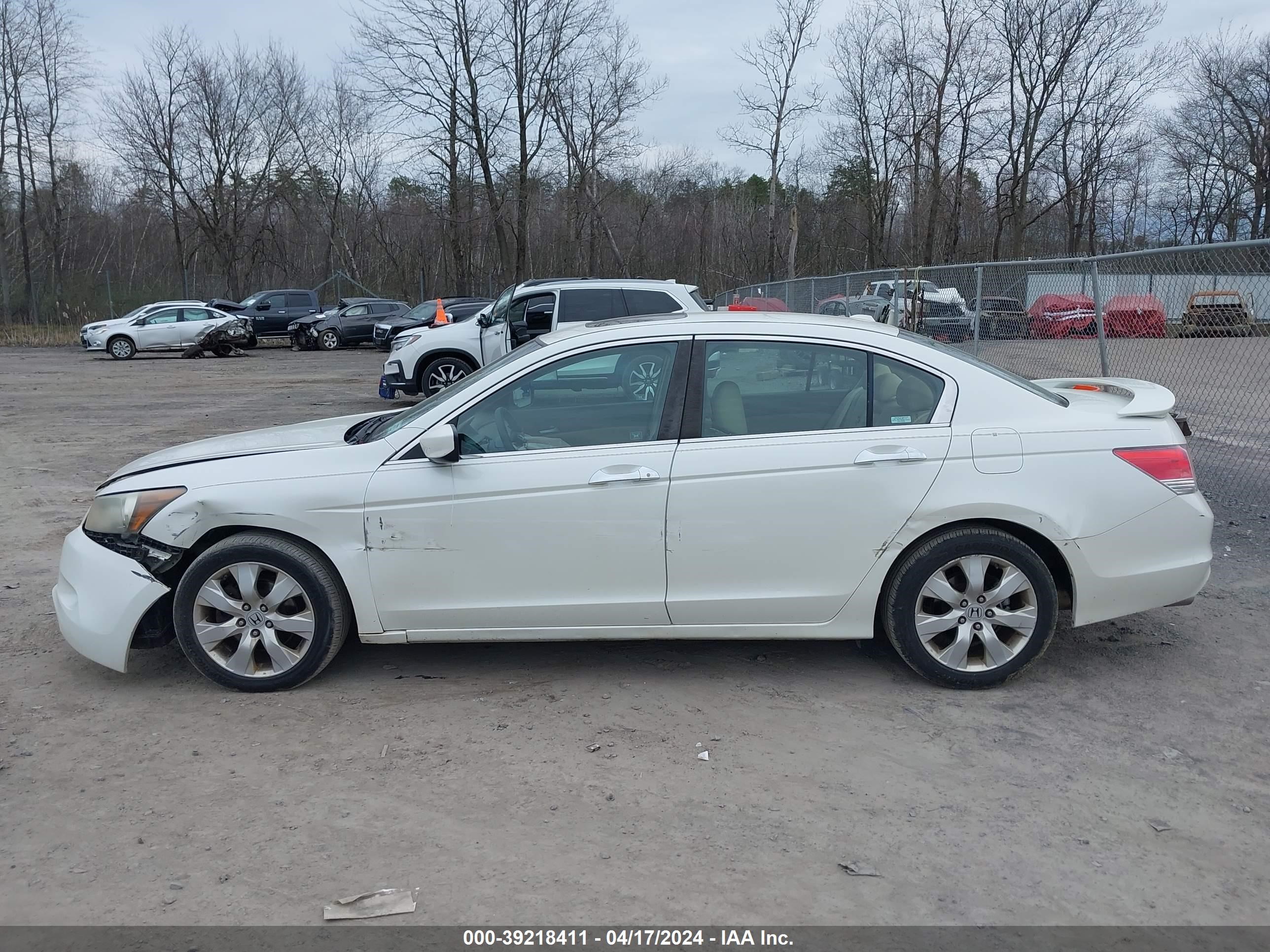 Photo 13 VIN: 1HGCP36829A010450 - HONDA ACCORD 