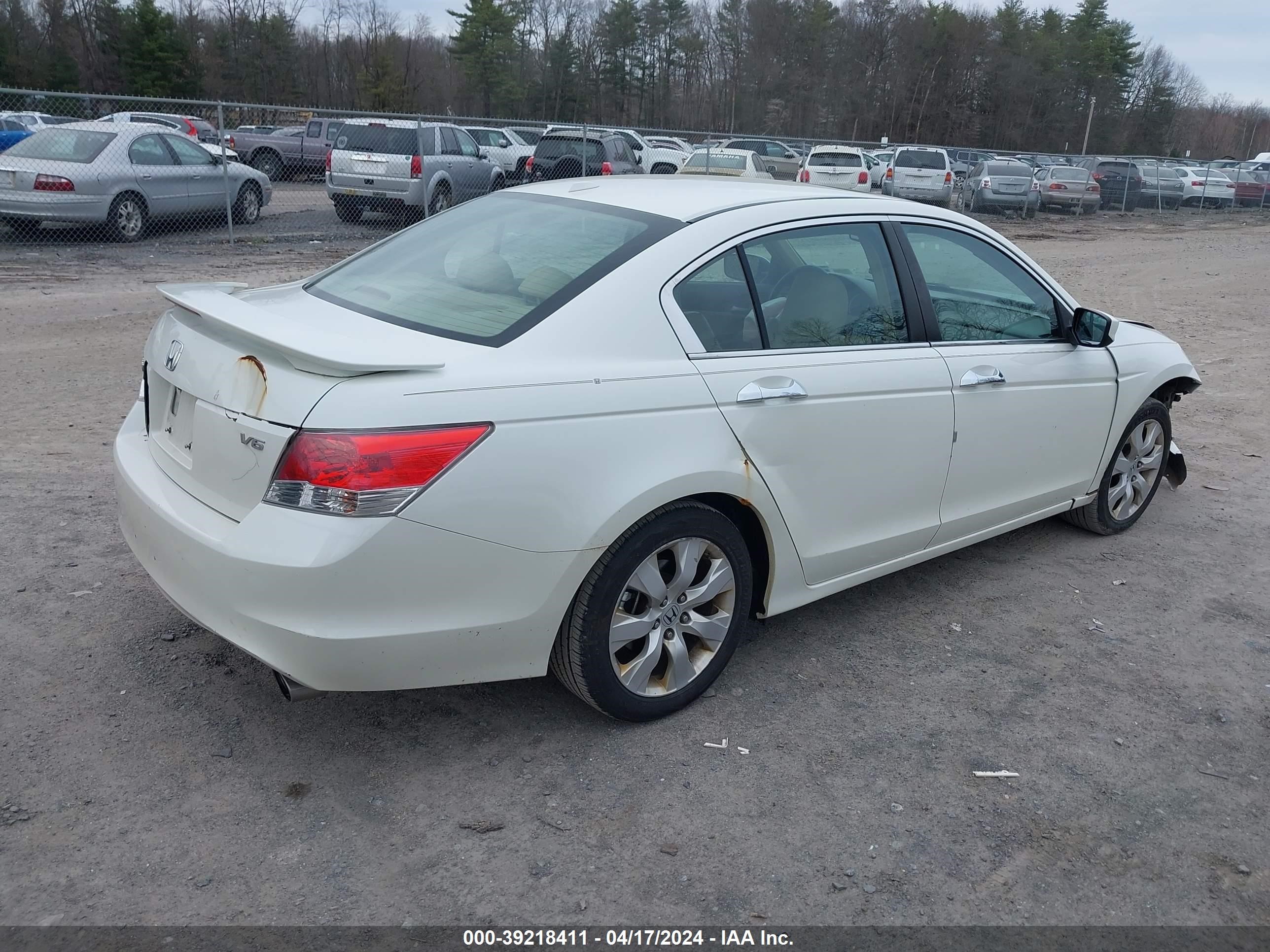 Photo 3 VIN: 1HGCP36829A010450 - HONDA ACCORD 