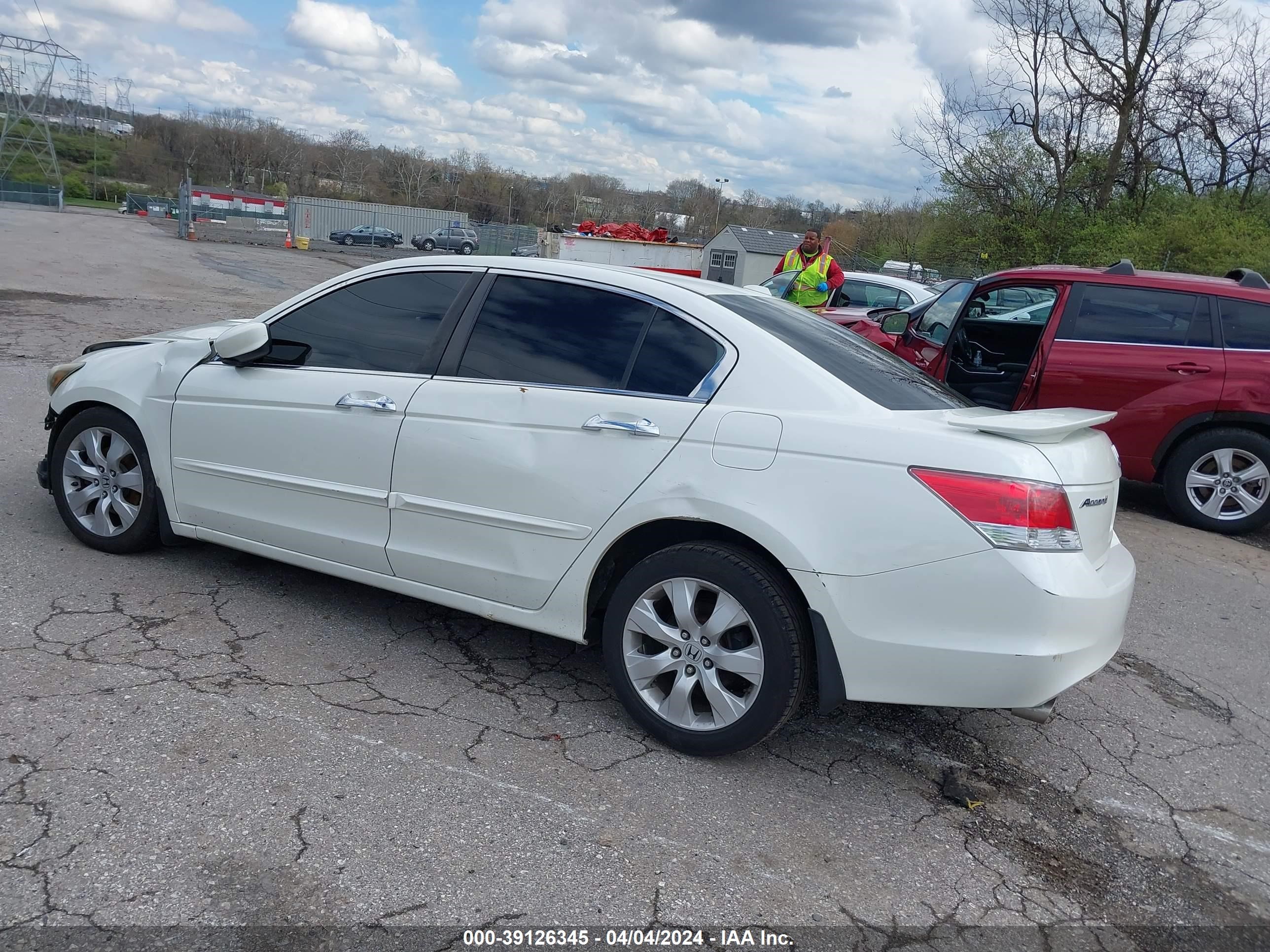 Photo 2 VIN: 1HGCP36829A049331 - HONDA ACCORD 