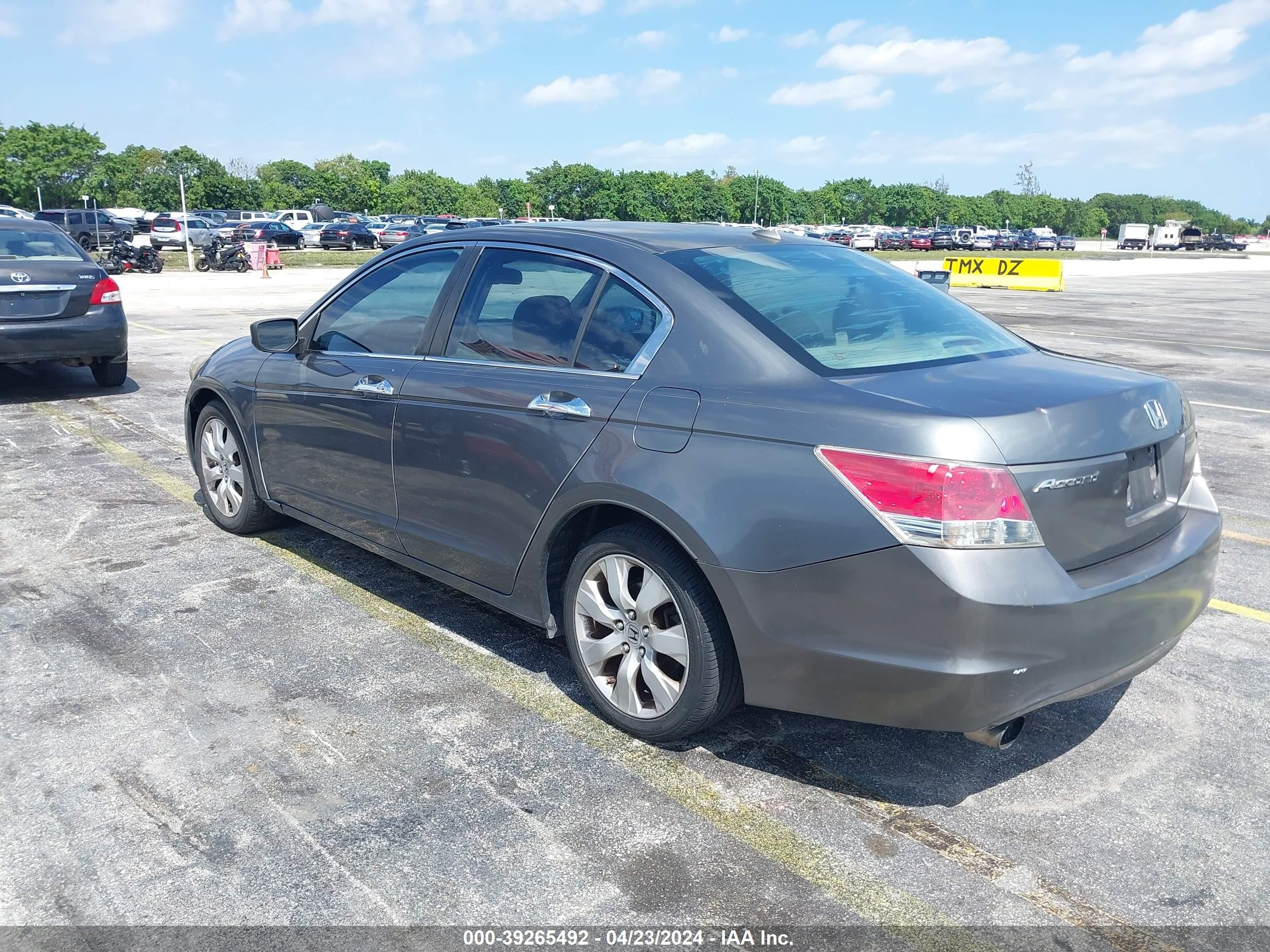 Photo 2 VIN: 1HGCP36838A009208 - HONDA ACCORD 