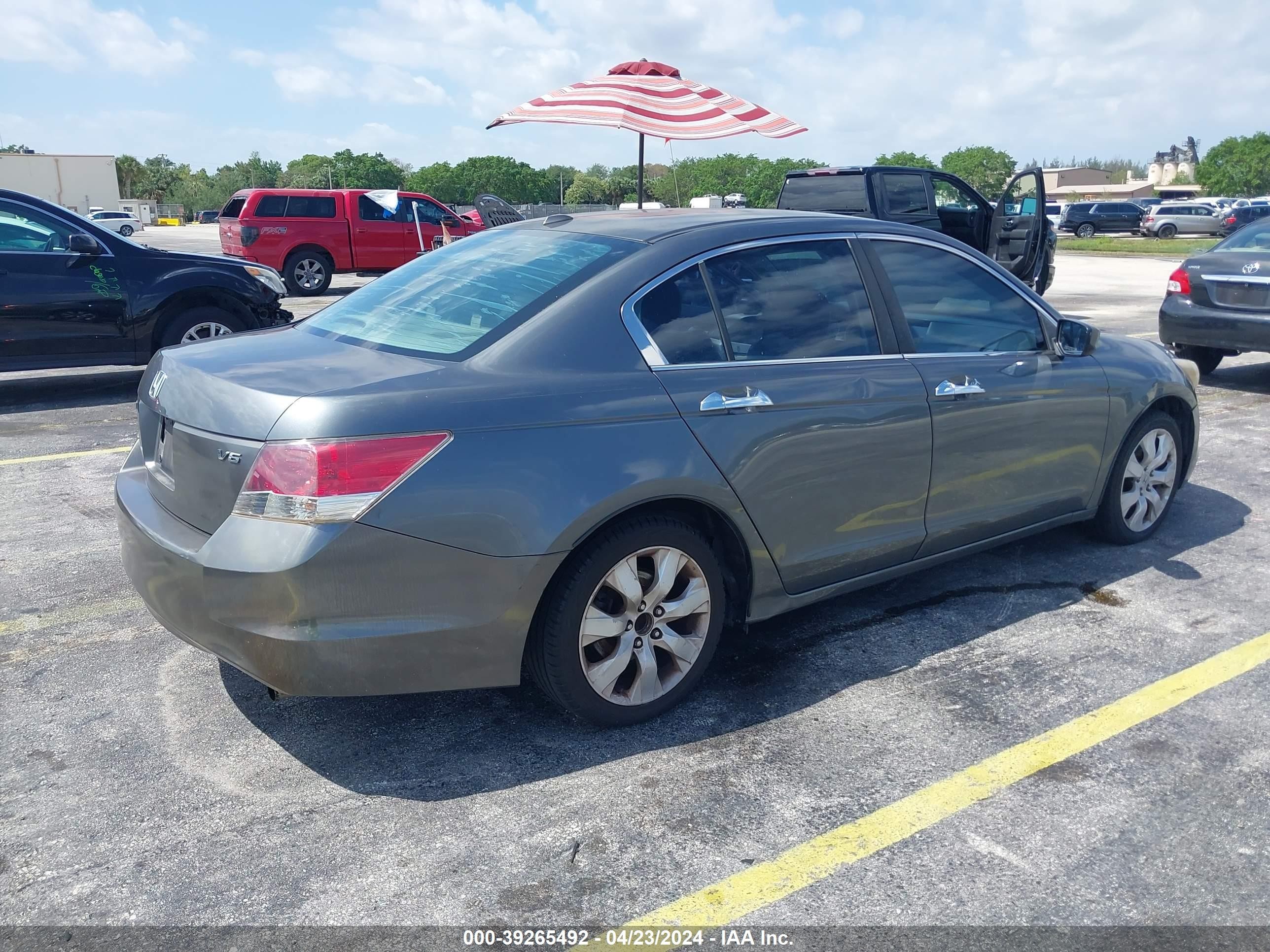 Photo 3 VIN: 1HGCP36838A009208 - HONDA ACCORD 