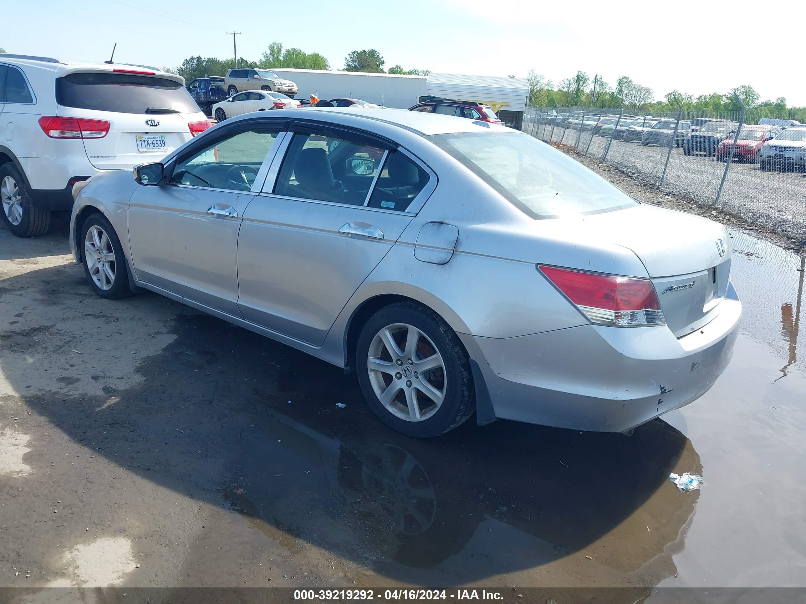 Photo 2 VIN: 1HGCP36838A009614 - HONDA ACCORD 