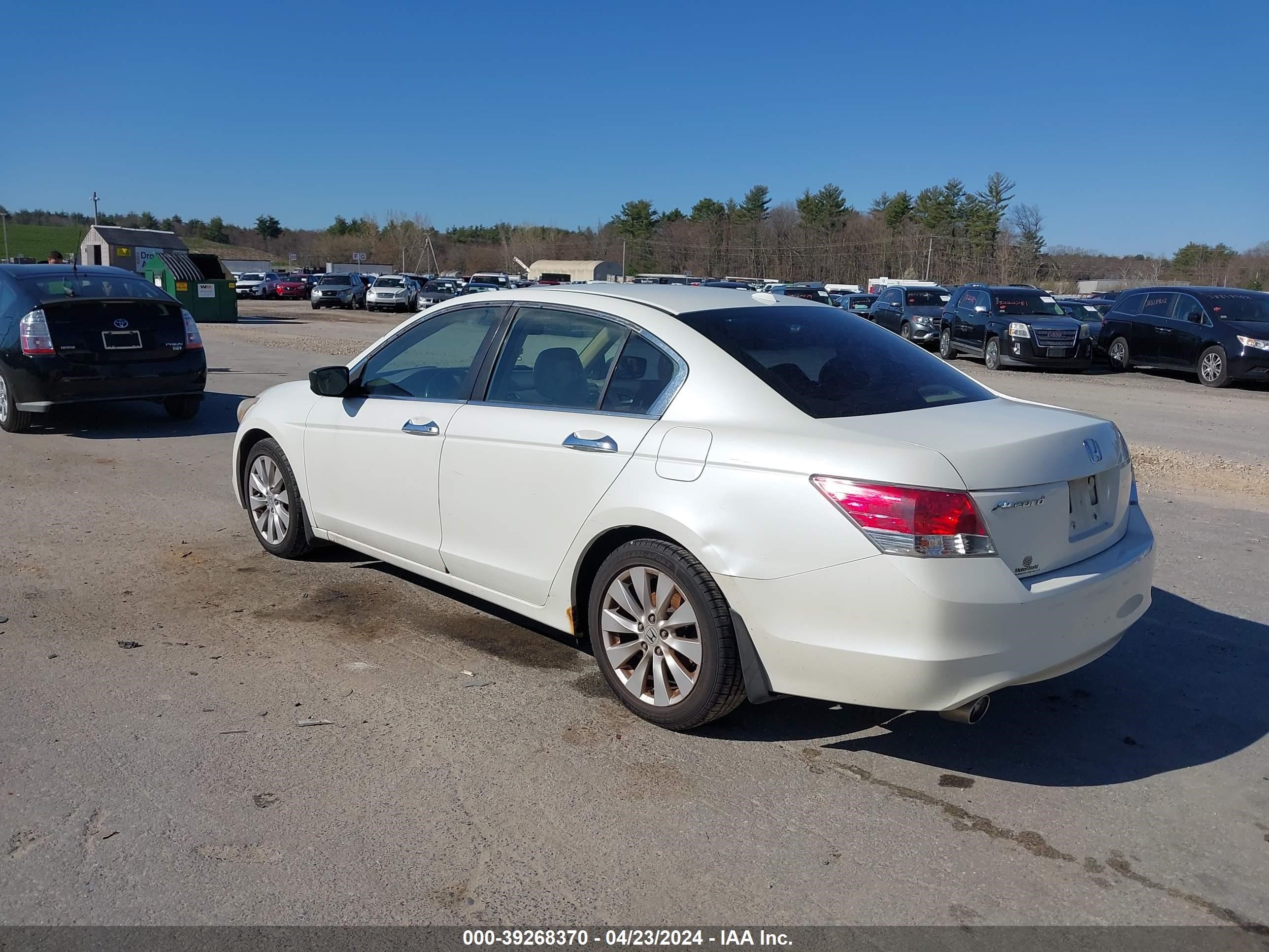 Photo 2 VIN: 1HGCP36838A036215 - HONDA ACCORD 